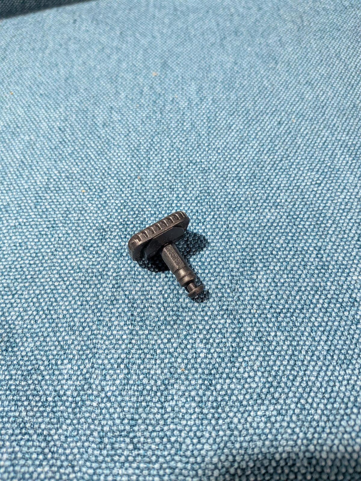 Clip für Ablage Sicherungskasten Golf/Jetta/2 191857971 NOS B21