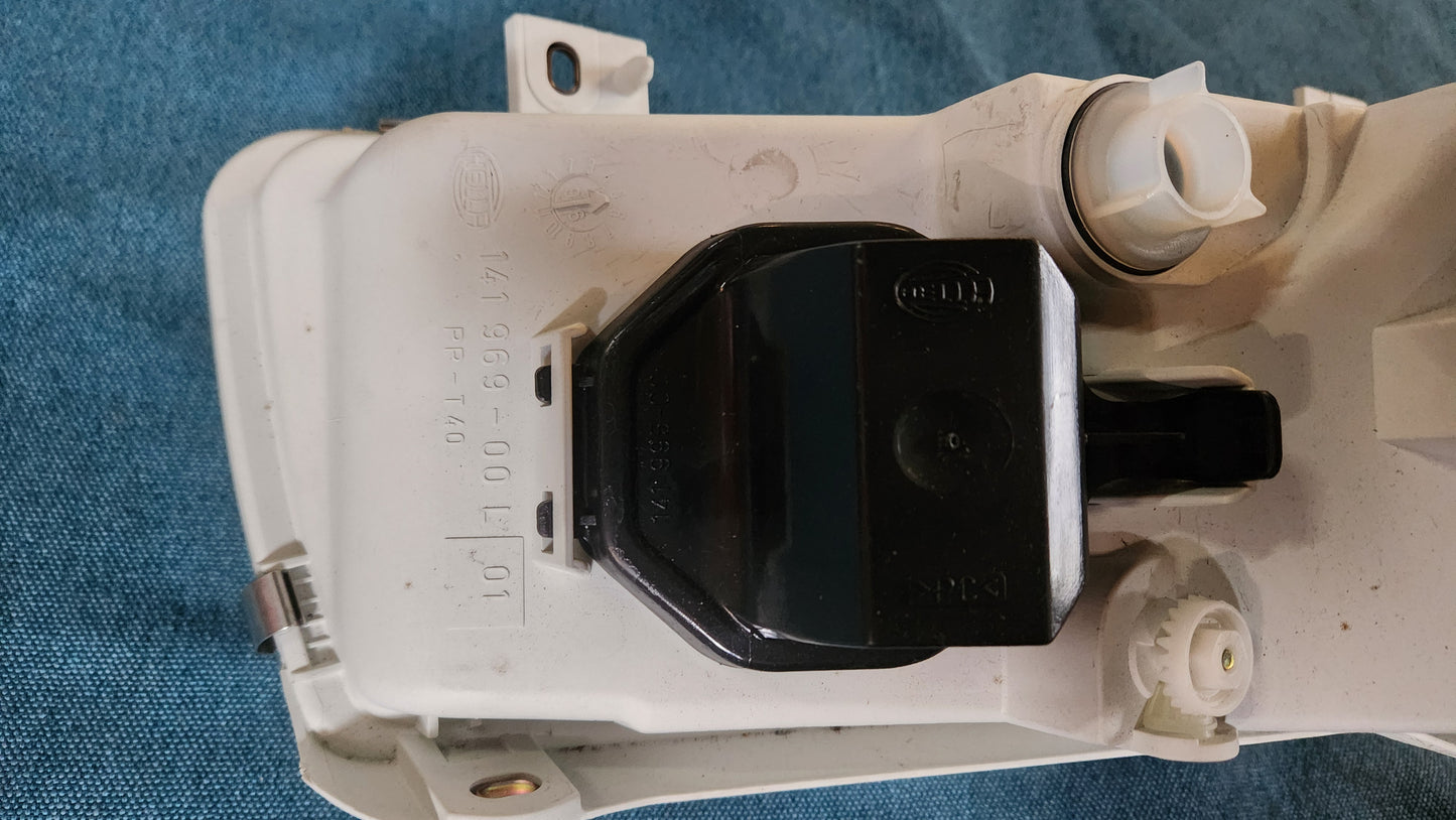 Passat B3/B4 Scheinwerfer 3A0941017 Nos T1/2