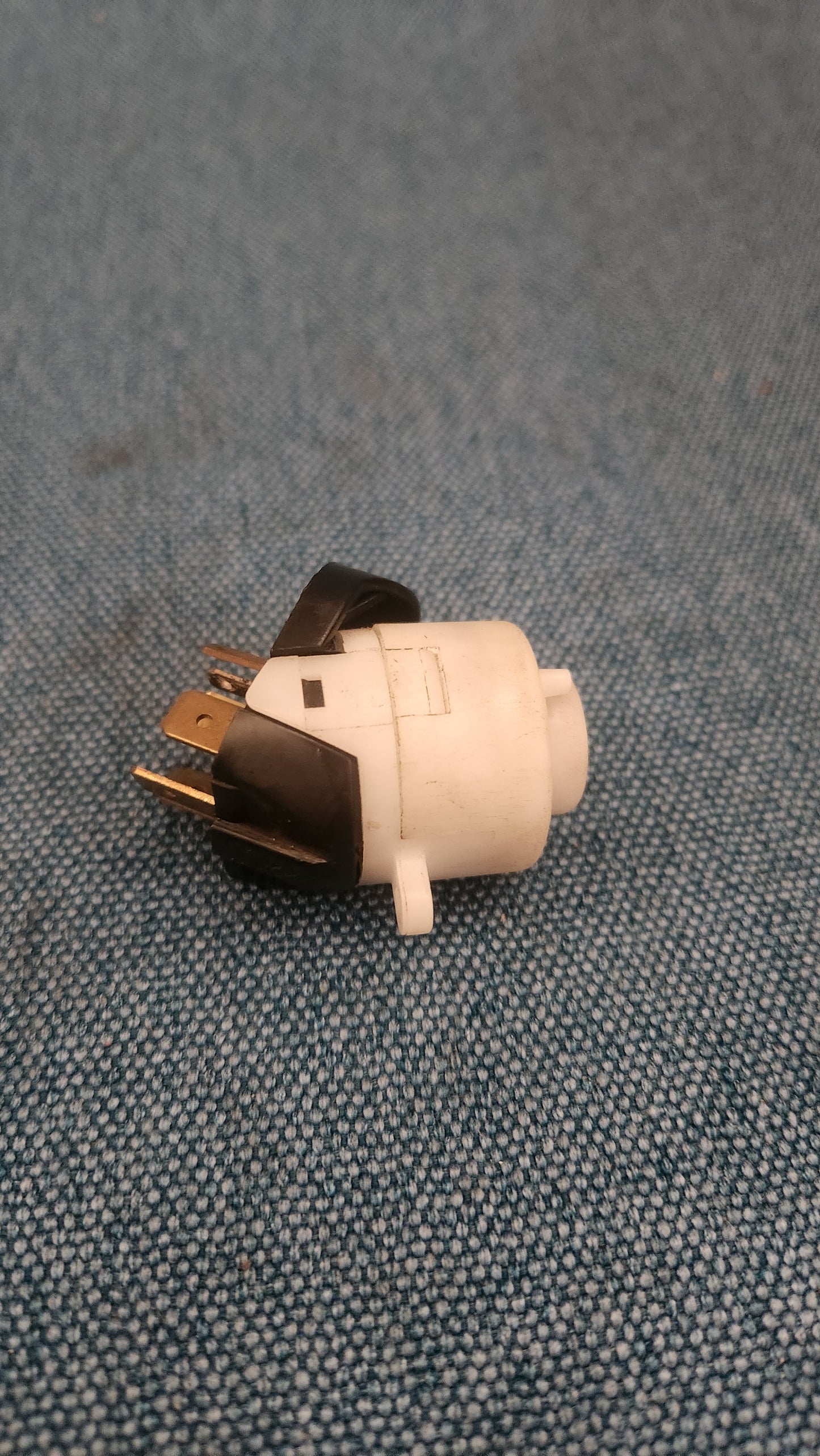 Ignition Starter Switch Golf/Jetta/Scirocco/1/2/Derby/K70/Passat/B1/B2/Santana/T2/T3 Bus/Beetle/Thing/Type 4 111905865L Nos/New M9