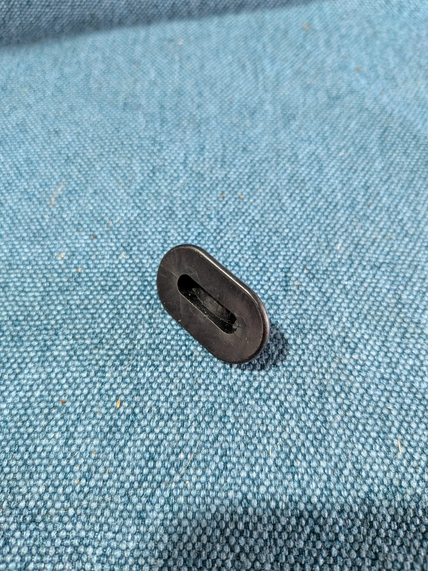 Plug wheel arch/pedal floor T3/T4 Bus 211809507 NOS B5