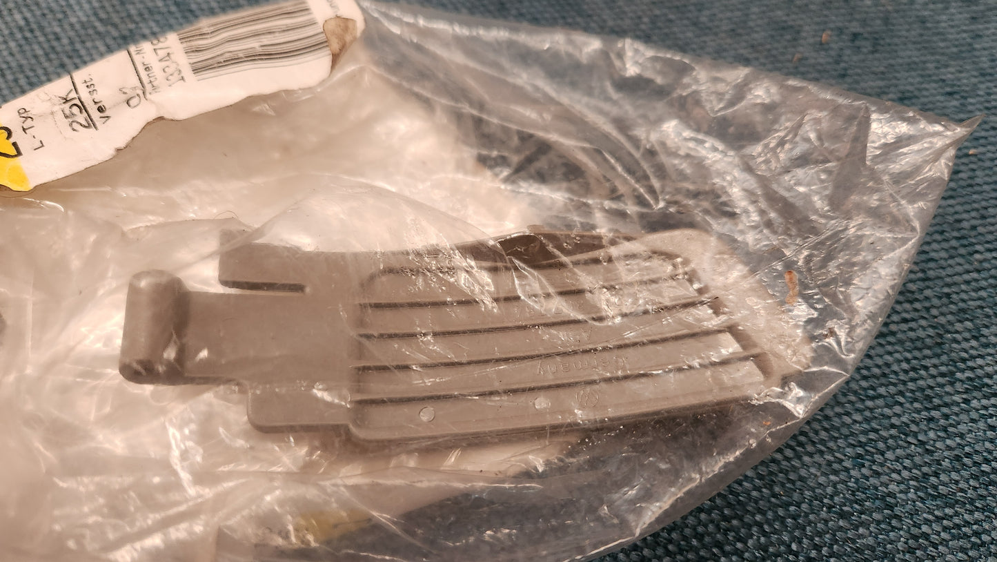 Vw Passat 35I B3/Syncro Laderraumabdeckung rechts 333867784 Nos A3