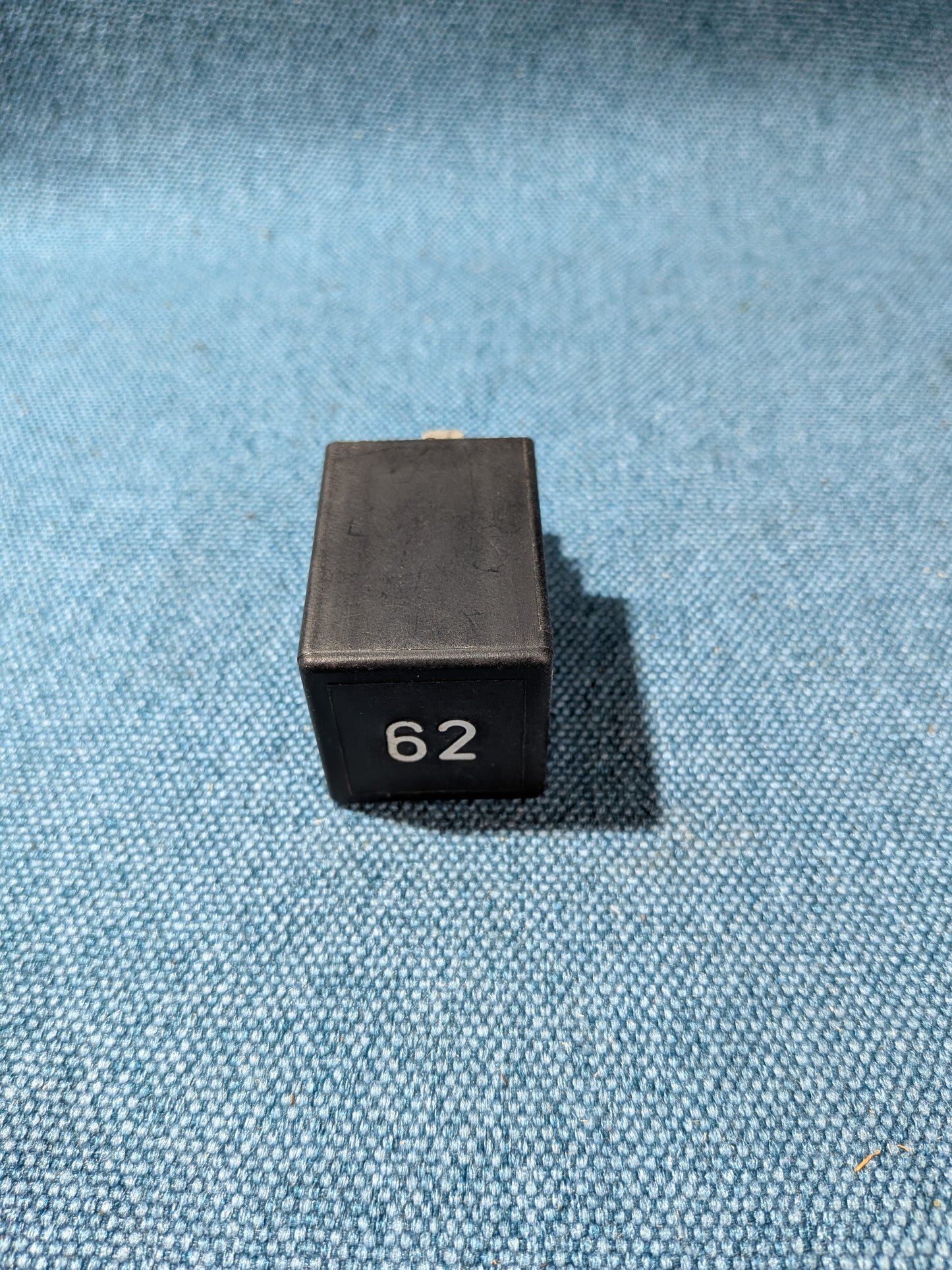 Relais 62 Kraftstoffpumpe K-KE Jetronic Golf/Jetta/1/2/Caddy 14D/Passat/B1/B2/Scirocco/1/2/LT1 321906059G Gebraucht A14