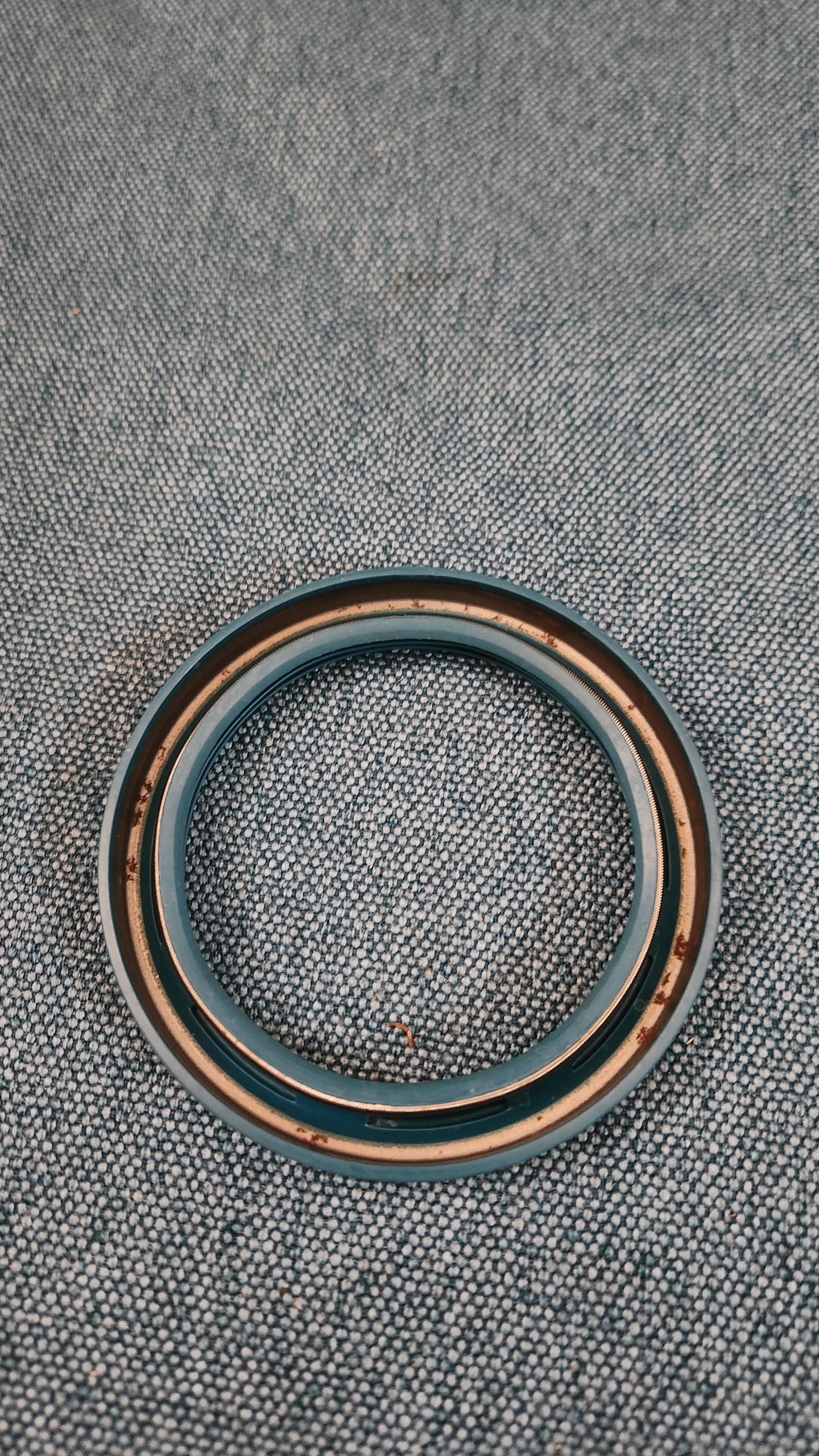 Shaft Seal Wheel Hub LT1 291501317 NOS K9
