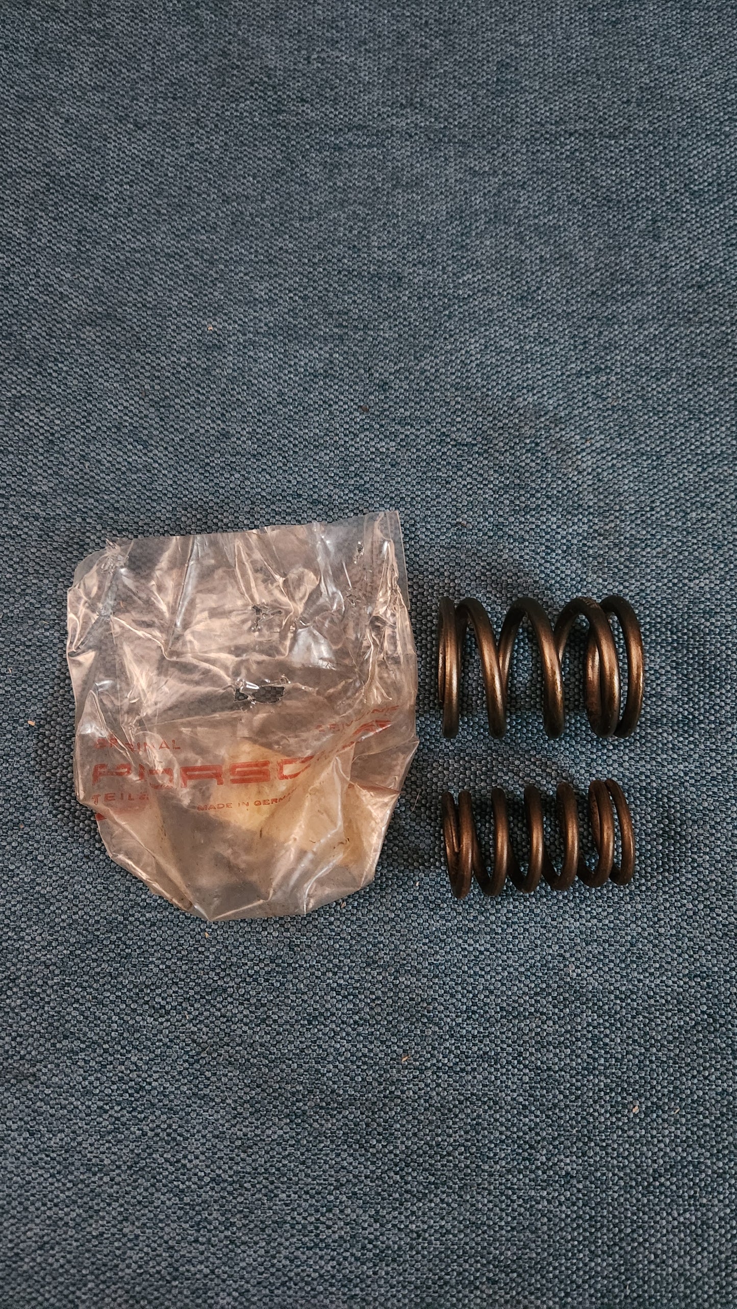 Valve spring set Porsche 911 90110590100 Nos L5