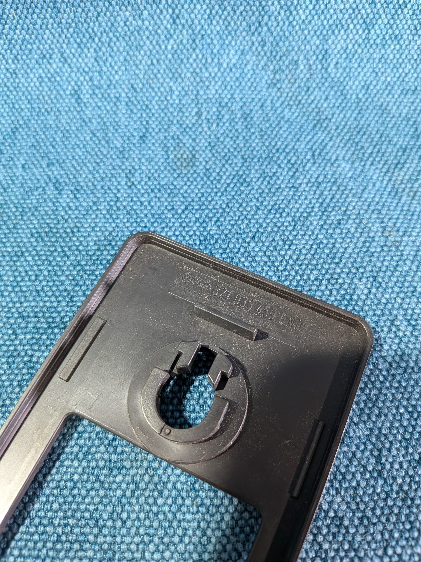 Radio Bezel with Chrome Trim Golf/Jetta/1/Passat/Audi 80/B1/Caddy 14D 321035459BNO Used E11