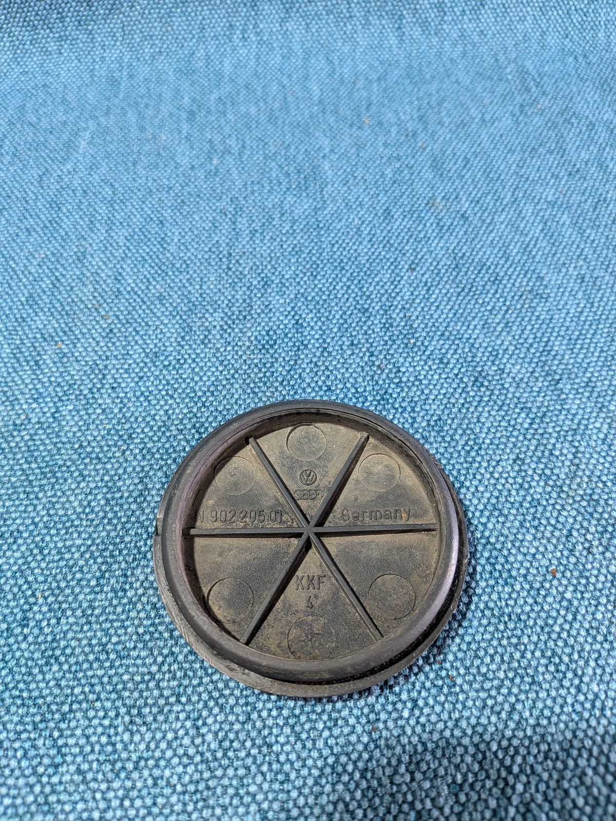 Stopfen Gummi Deckel für Frontblech Golf/Jetta/2/T4 Bus N90220501 Gebraucht E12