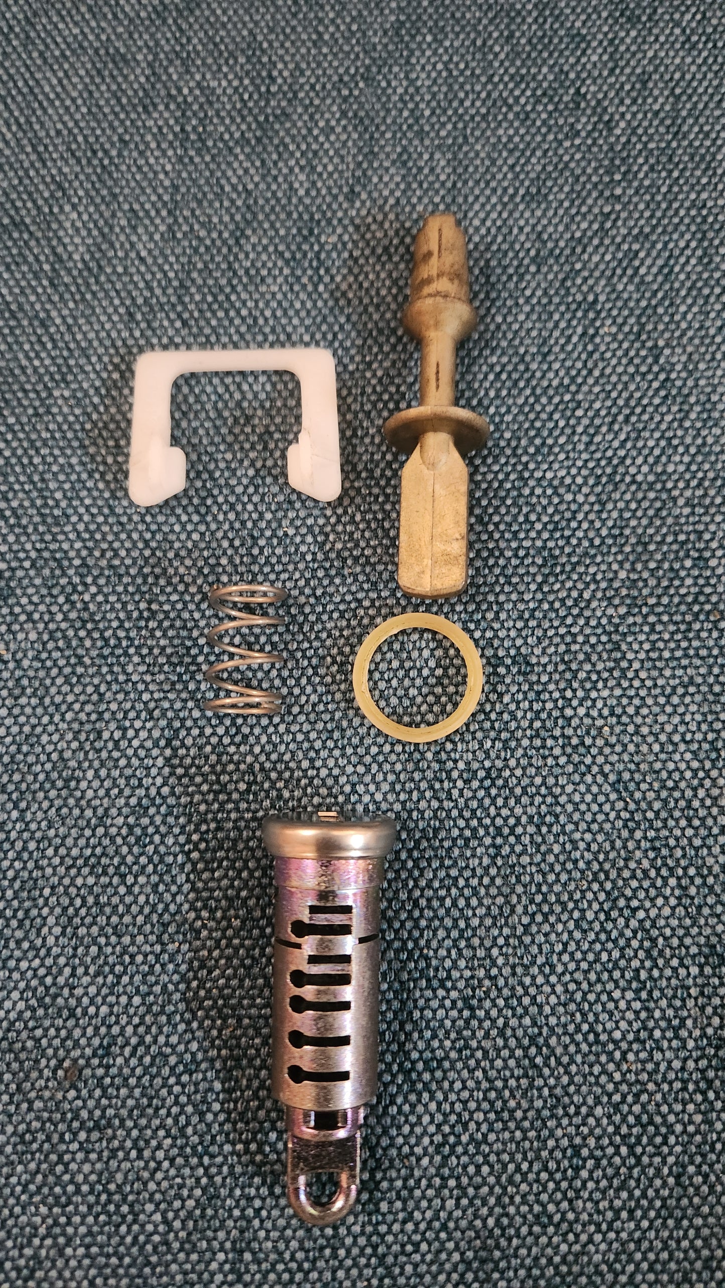 Lock Cylinder Golf 3/Vento 1H0837223 NOS/New H3