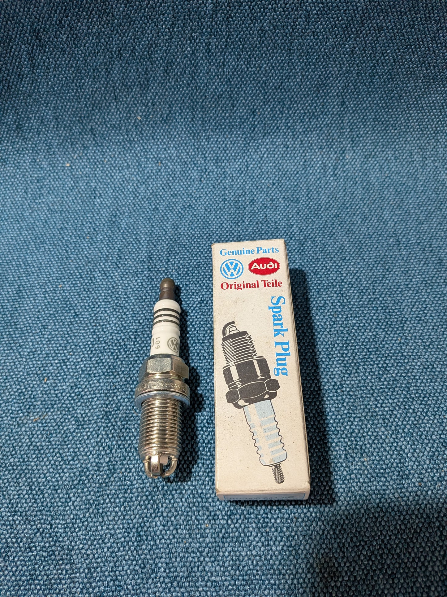 Spark Plug 101000041AE Golf/Jetta/Scirocco/2/Corrado/Passat/B3/B4/Audi 80/90/B3/B4/100/200/C3/C4/A6 C4 NOS A21
