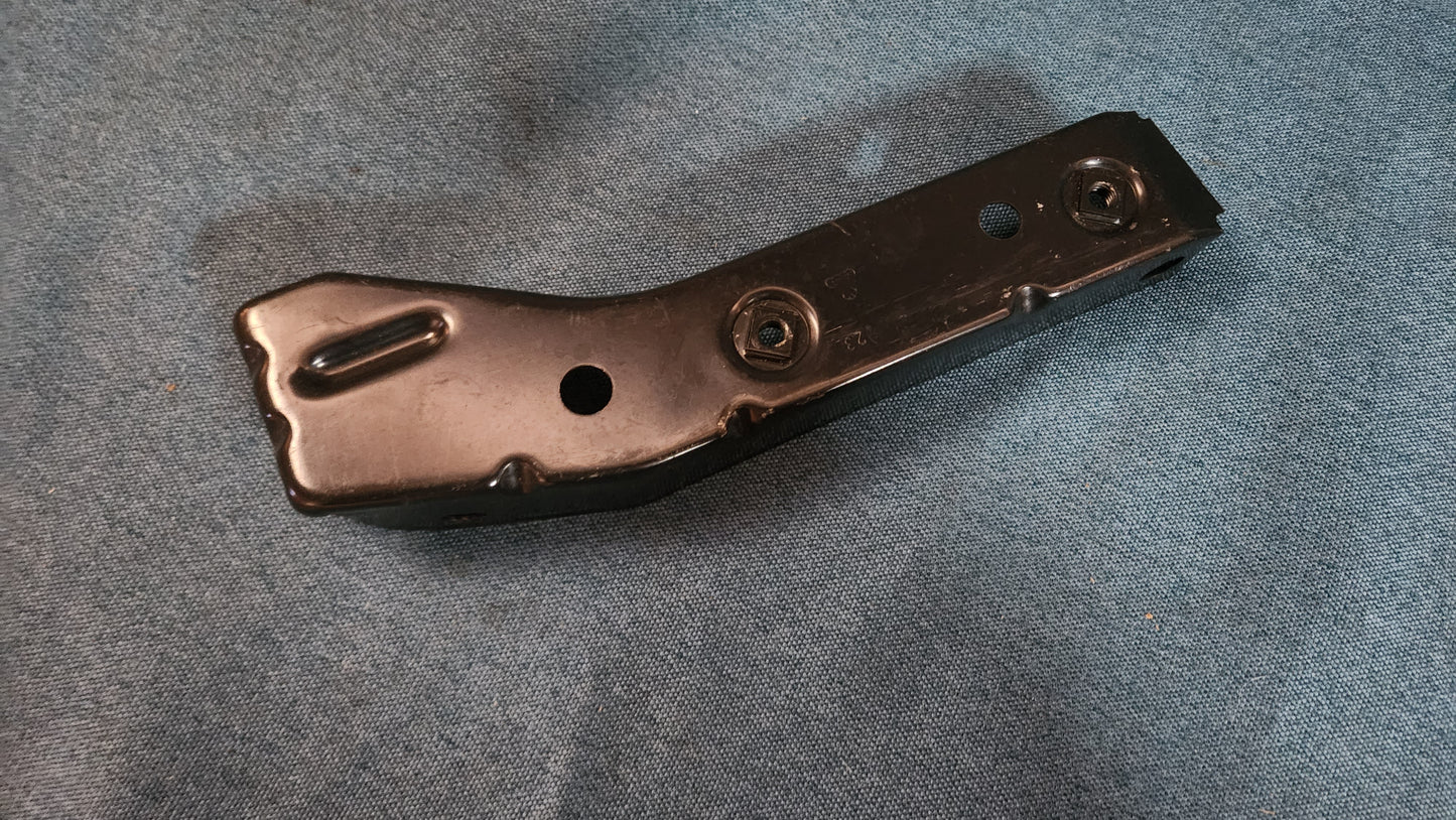 VW Passat 35i B4 Stoßstangenhalter links hinten 3A0807331 Nos A3