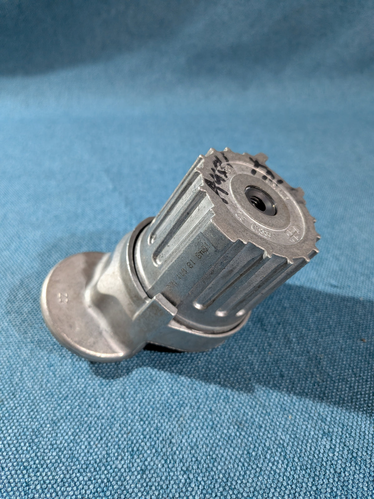 Ribbed V-belt Tensioner Amarok/Beetle 5C/Caddy/3/4/Passat/B6/B7/Crafter/Eos/Golf/5/6/T5/T6 Bus/Polo 9N/Sharan/Tiguan/Touran/Audi 100 C3/A1 8X/A3 8P/A4/B6/B7/B8/A5 8T/A6/C6/C7/Q5/TT 038903315AM NOS/New A12