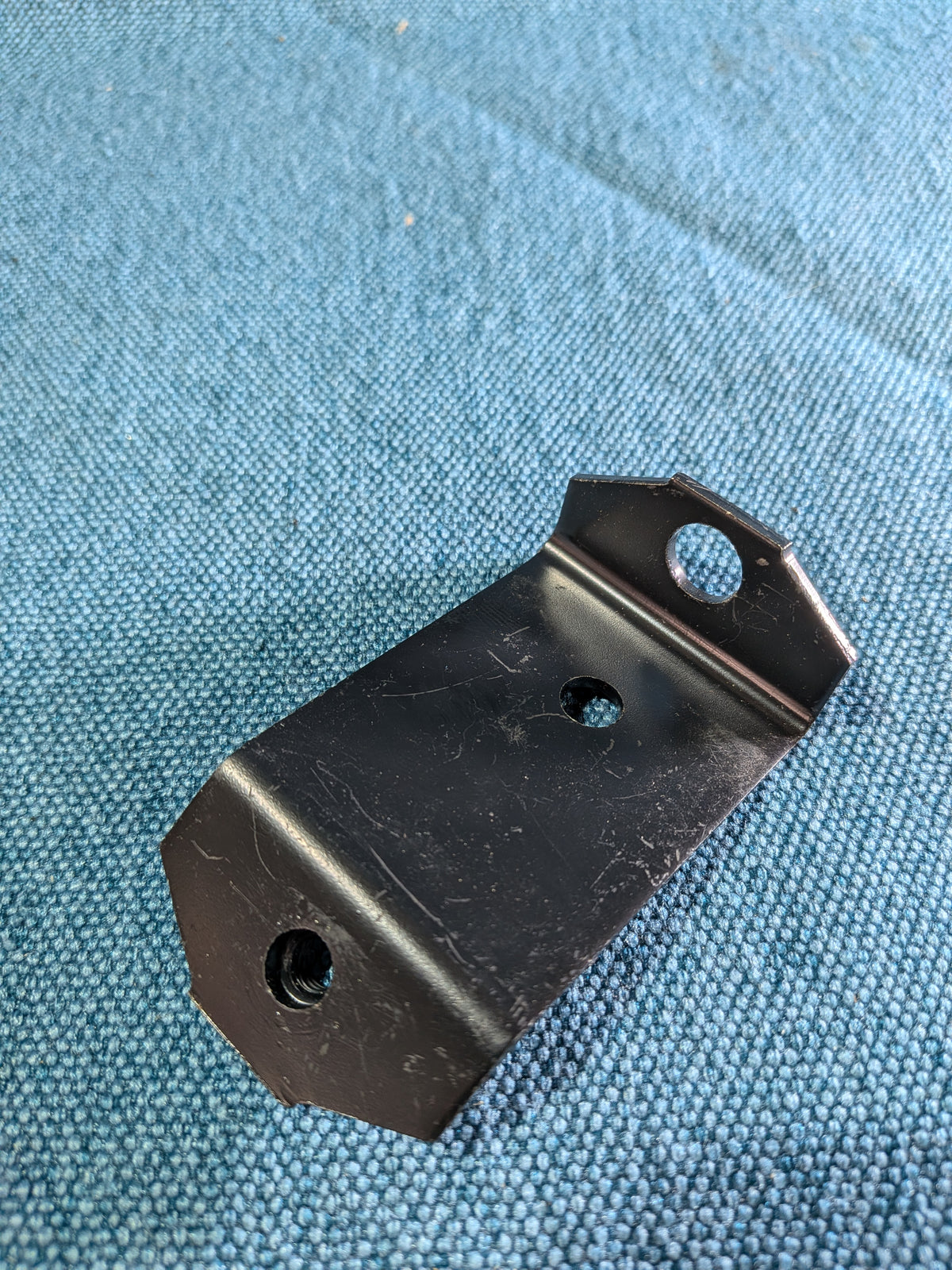 Stousstangehalter hannen Audi 100 C2 431807325 NOS B16