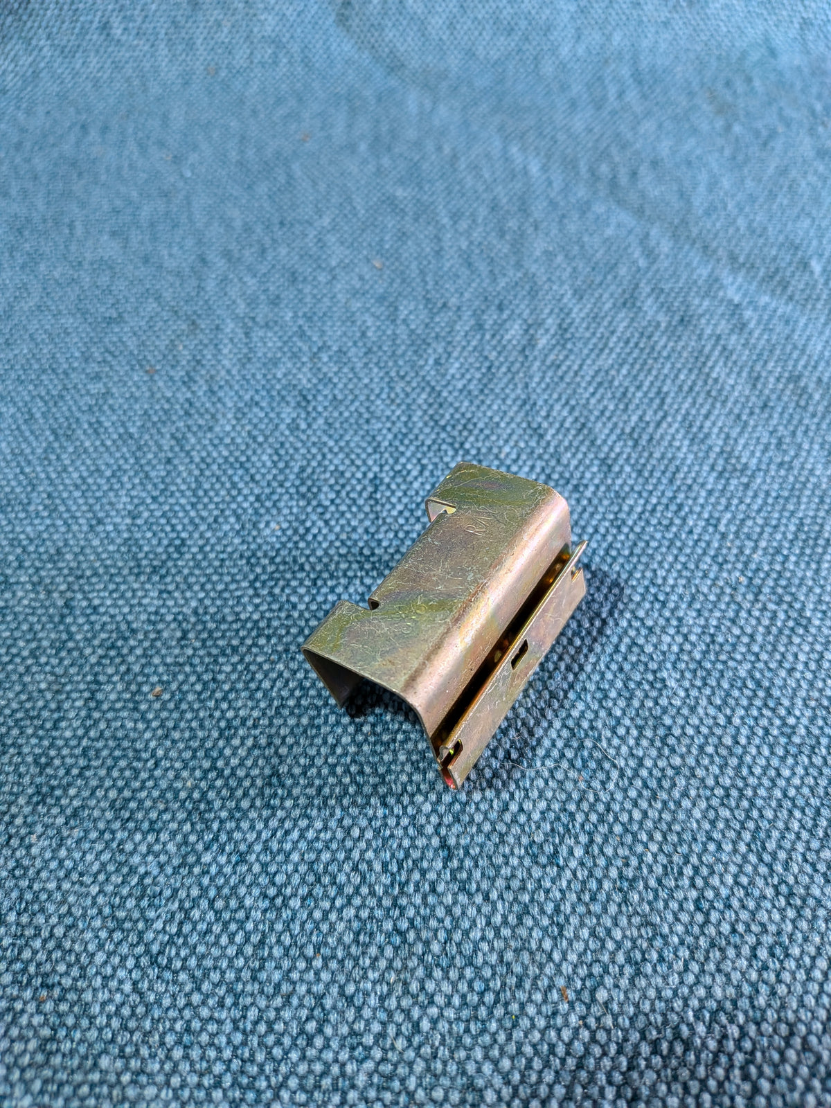 Klemme Passat/35I/B3 57853582 NOS B8