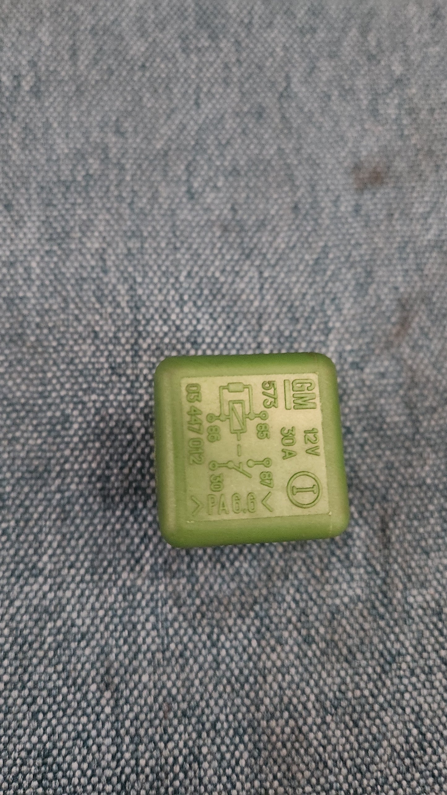 Relais Kraftstoffpumpe Opel Omega B/Vectra B/Corsa B 03447012 Gebraucht M9