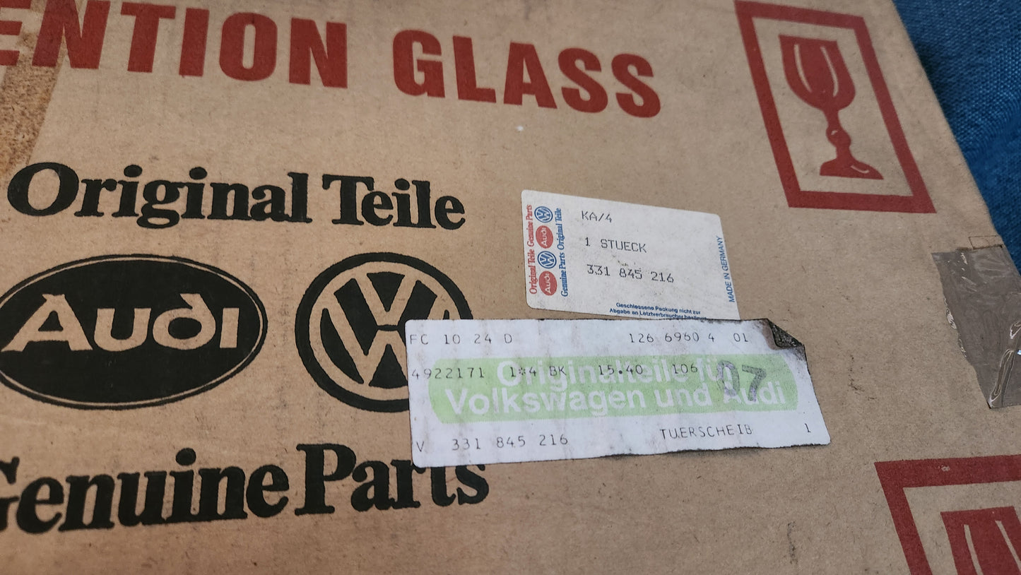 Passat B2 32B Side Window Glass Triangle Left 331845215 Nos A2
