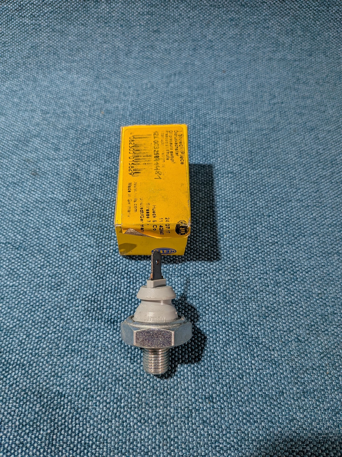 Oil pressure switch Hella Passat/B3/B4/3B/BG/T4 Bus/Polo 6N/Golf/Jetta/2/3/Vento/Sharan/Corrado/Caddy2/9KV/Audi 80/90/B3/100/200/C4/A3 8L/A4 B5/A6/C4/C5/A8 4D2 6ZL0032599481 NOS/New A22
