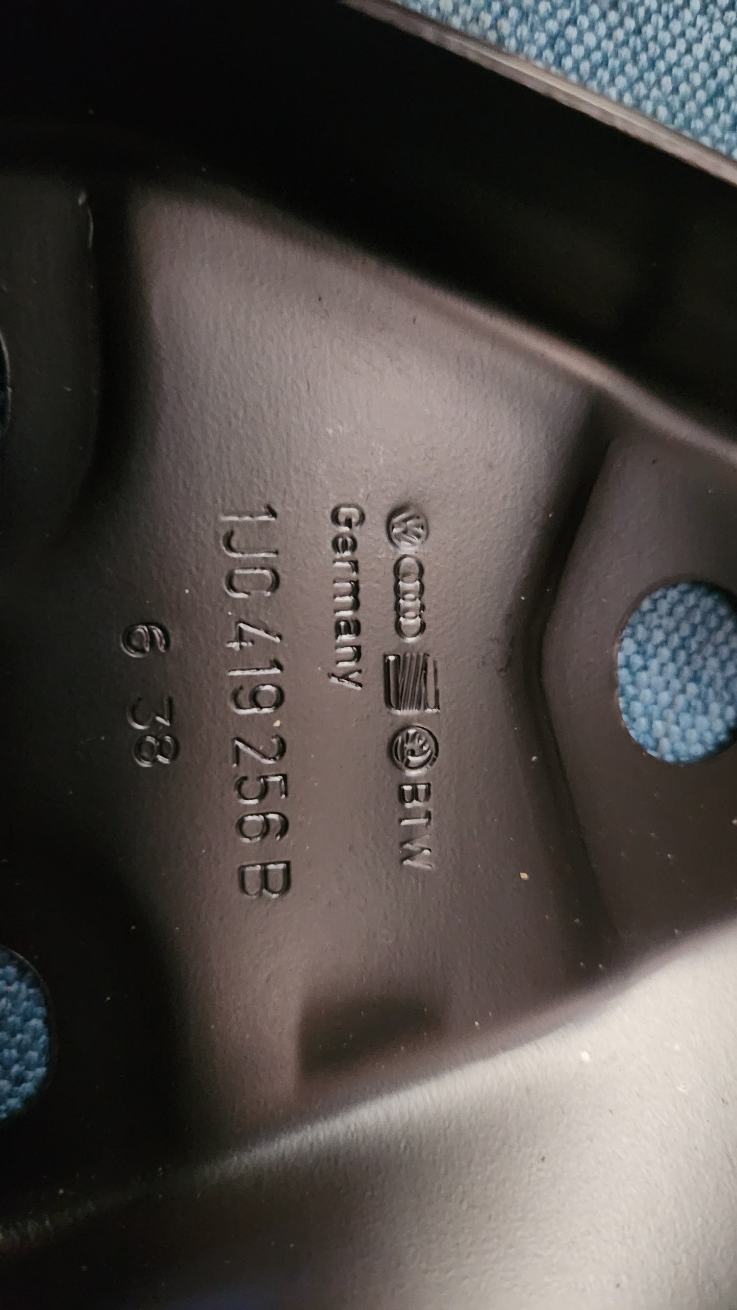 Golf 4 holder dashboard 1J0419256B Nos A3