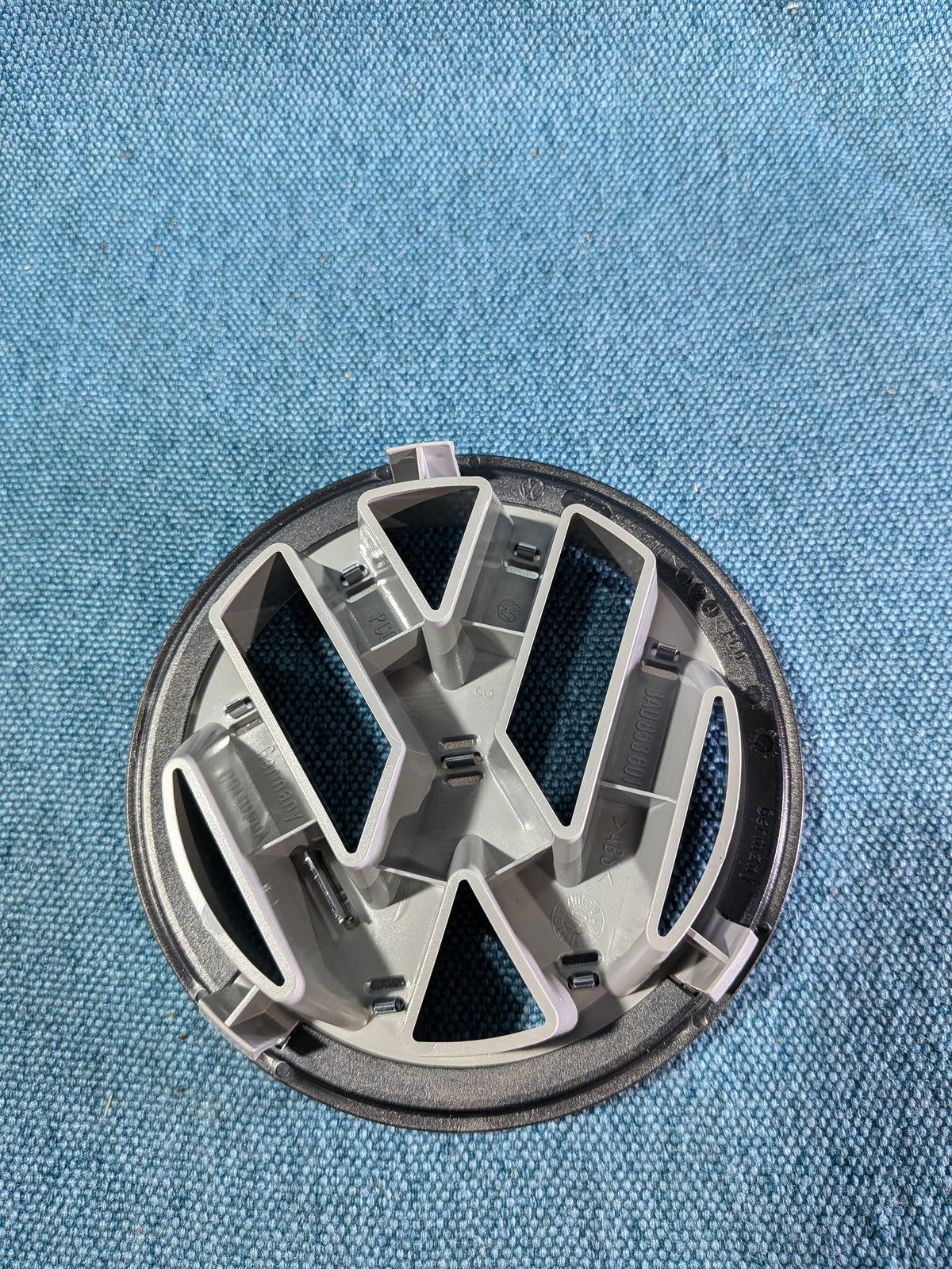VW Emblem Chrome Grille T4 Bus 3A0853600 NOS C7
