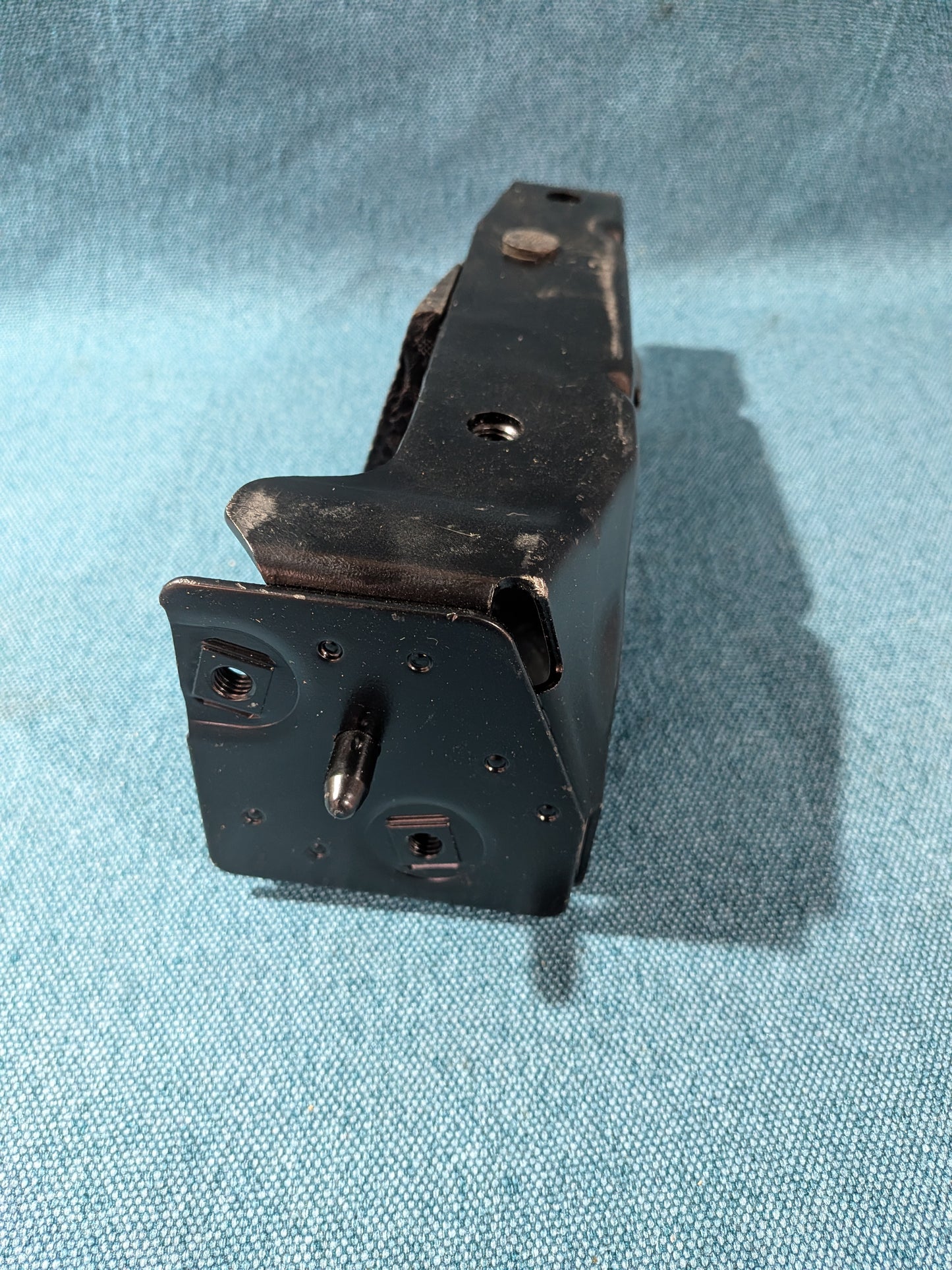 Träger Stoßstange vorne links Passat B4 35I 3A0807133C NOS F8