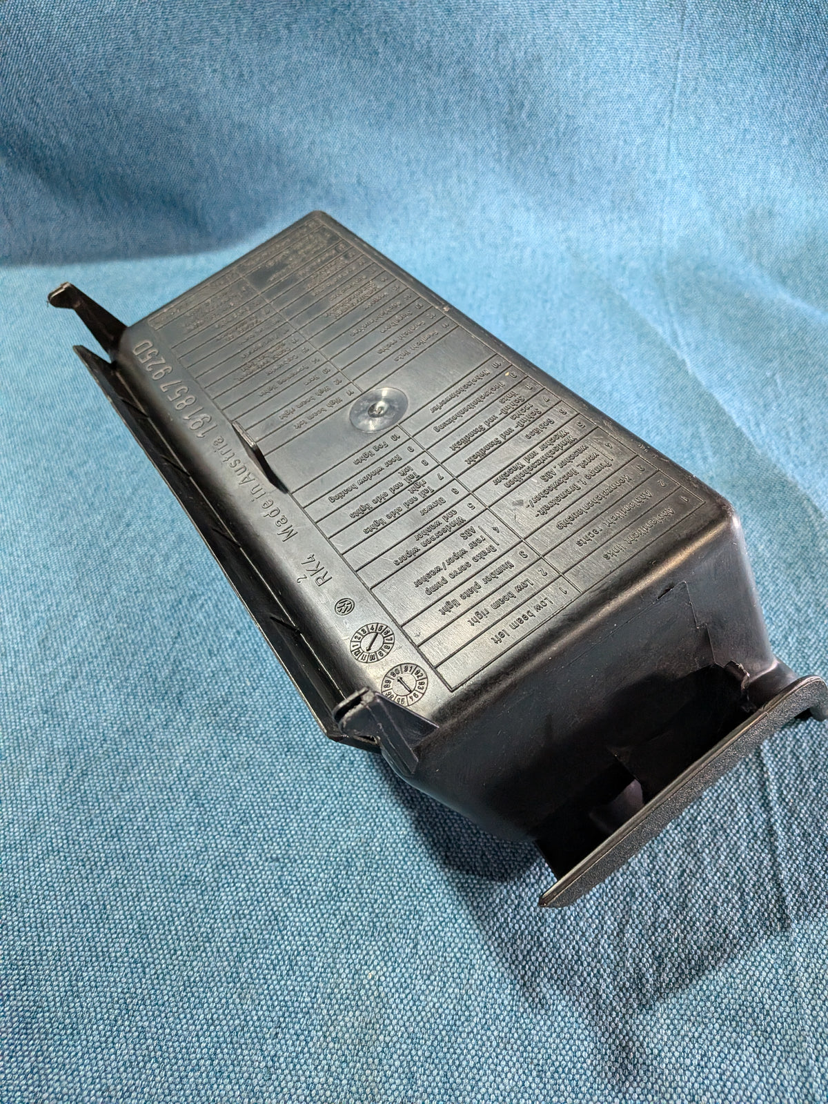 Ablagefach Sicherungskasten Golf/Jetta/2 191857925D NOS C10
