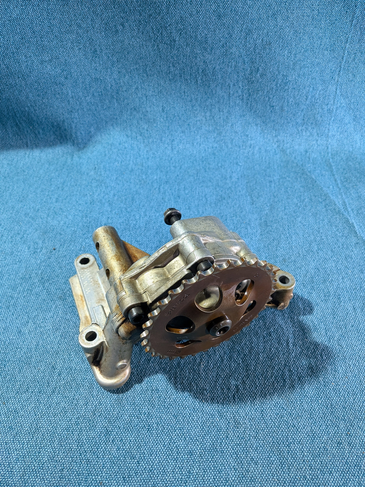Ölpumpe Golf/4/5/Plus/Bora/Caddy/2/3/Fox/Jetta/4/5/T5 Bus/New Beetle/Passat/3B/BG/B6/Polo/6N/9N/Sharan/Touran/Audi A3/8P/8L/A4/B5/B6/B7/A6/C5/TT 06A115105B Gebraucht
