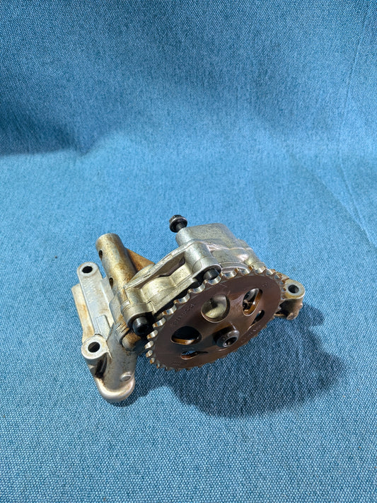 Ölpumpe Golf/4/5/Plus/Bora/Caddy/2/3/Fox/Jetta/4/5/T5 Bus/New Beetle/Passat/3B/BG/B6/Polo/6N/9N/Sharan/Touran/Audi A3/8P/8L/A4/B5/B6/B7/A6/C5/TT 06A115105B Gebraucht