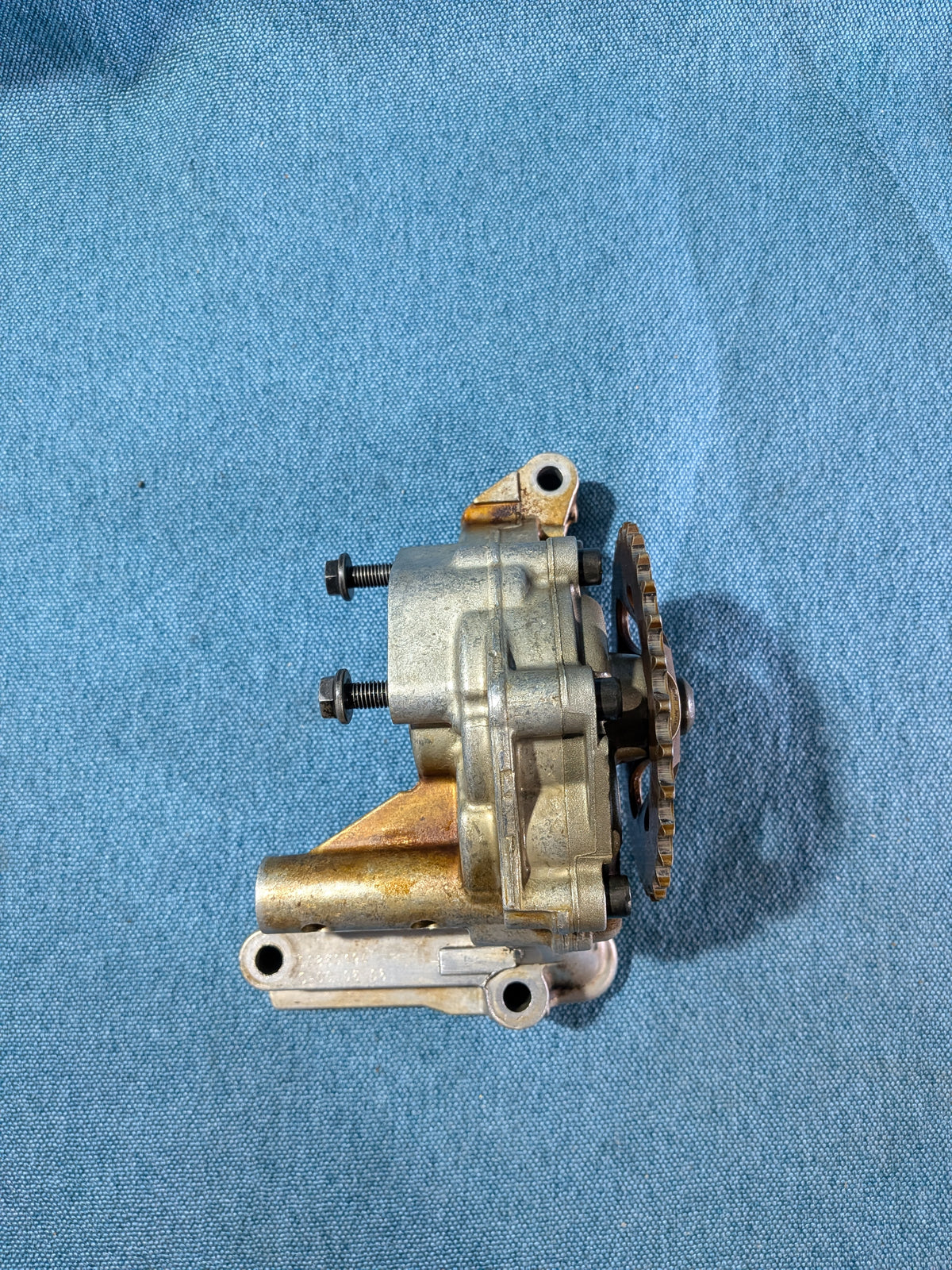 Ölpumpe Golf/4/5/Plus/Bora/Caddy/2/3/Fox/Jetta/4/5/T5 Bus/New Beetle/Passat/3B/BG/B6/Polo/6N/9N/Sharan/Touran/Audi A3/8P/8L/A4/B5/B6/B7/A6/C5/TT 06A115105B Gebraucht