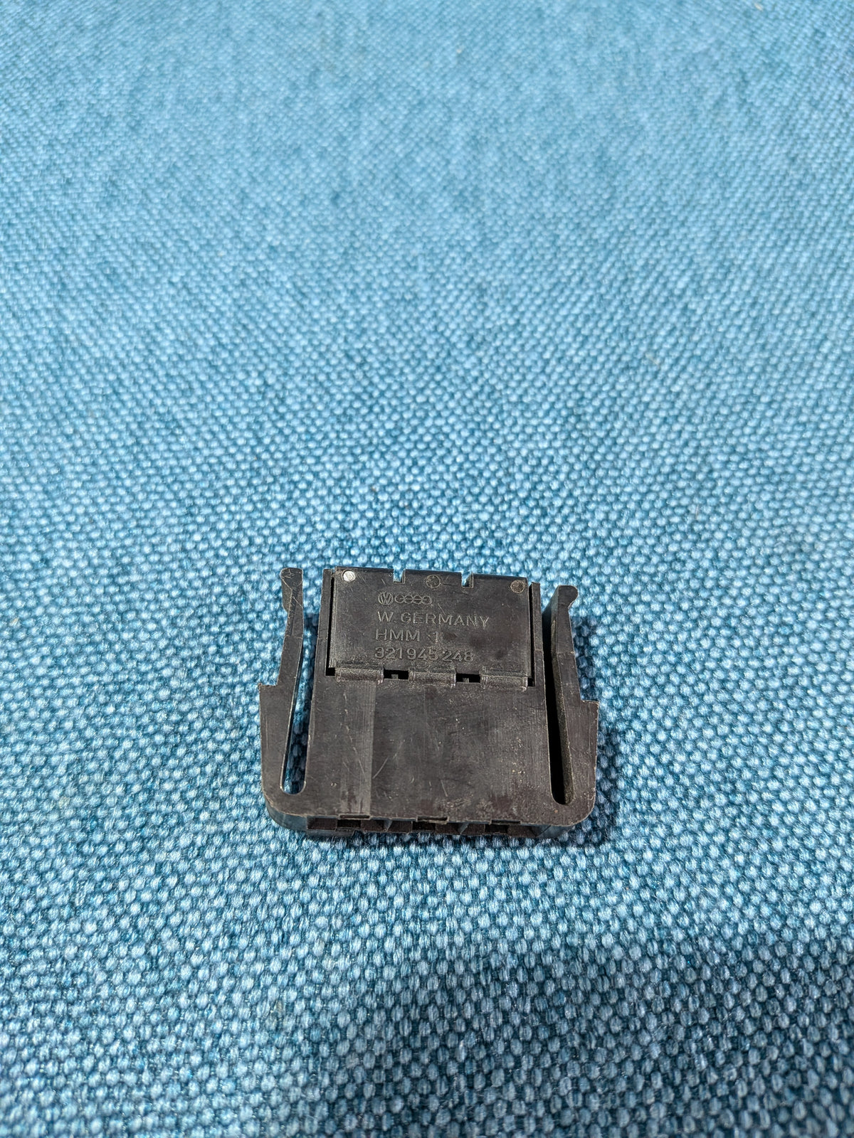 Flachkontaktstecker Passat/B2 321945248 NOS B26