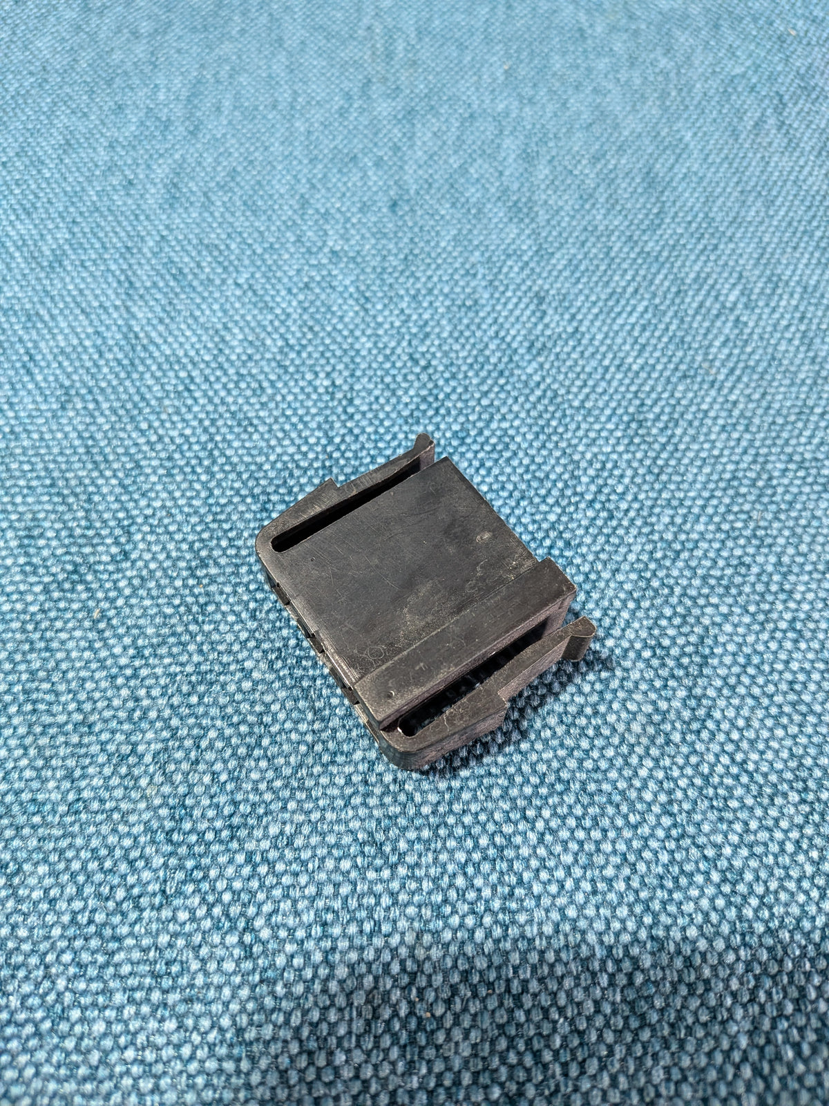 Flachkontaktstecker Passat/B2 321945248 NOS B26