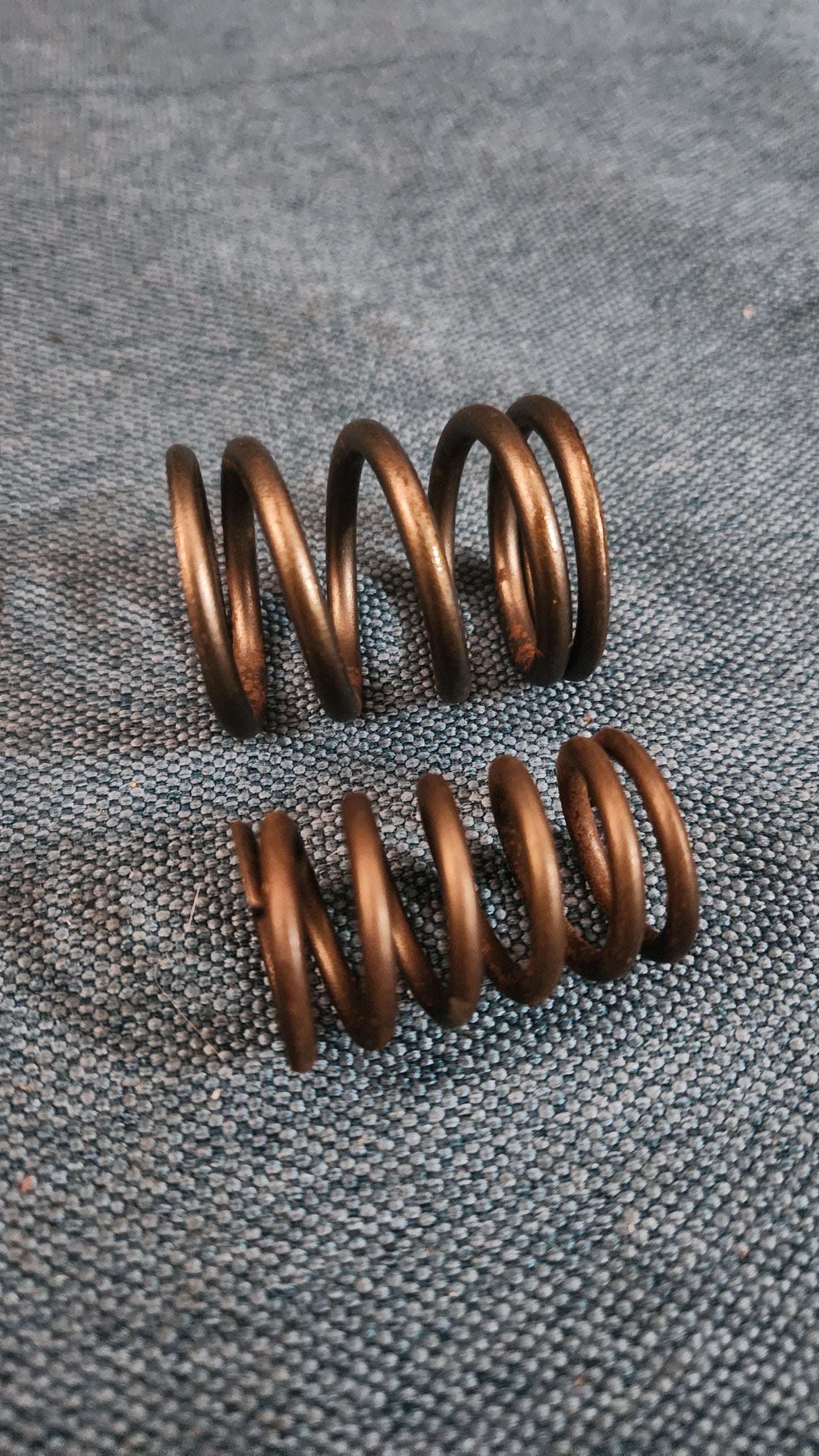 Valve spring set Porsche 911 90110590100 Nos L5