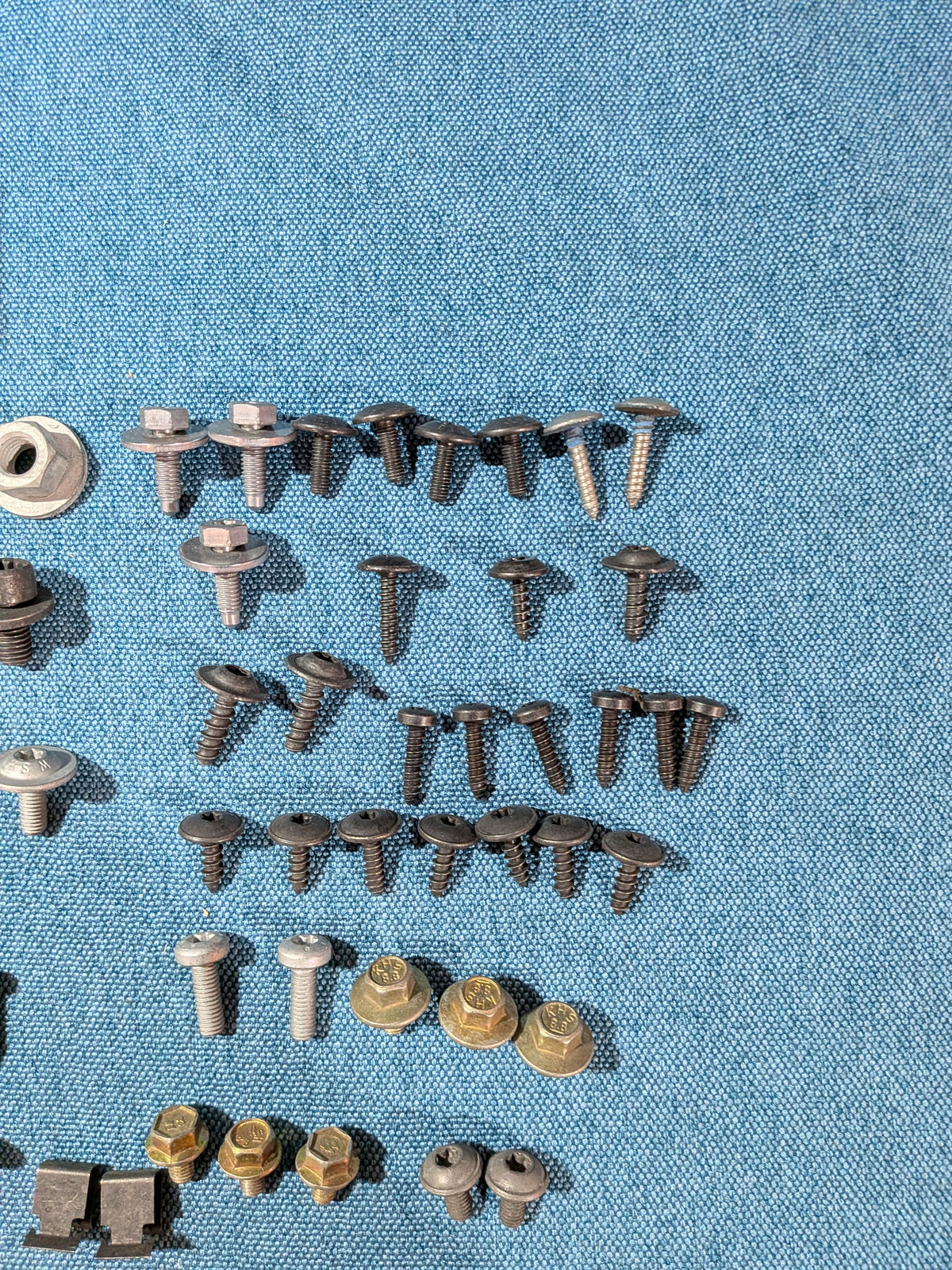 Mounting Kit for Bumper Audi A6 C4/A7 C8/Q7 4L0098623 NOS A9