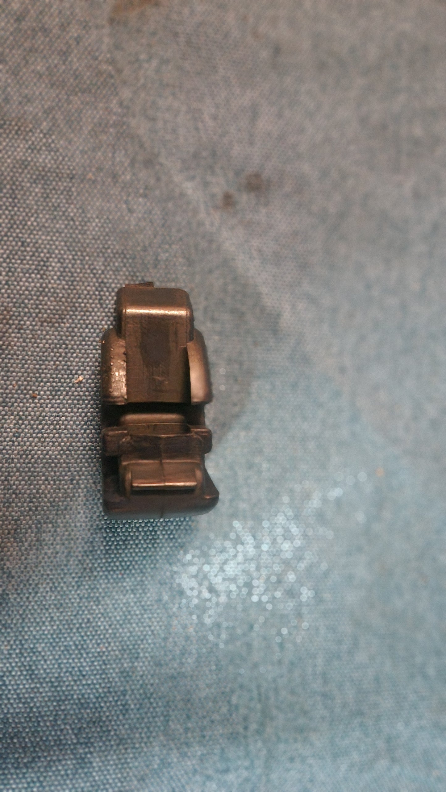 Audi 80 B2 Typ 81/85 Halter für Federstab Heckklappe 811813523 Nos A2