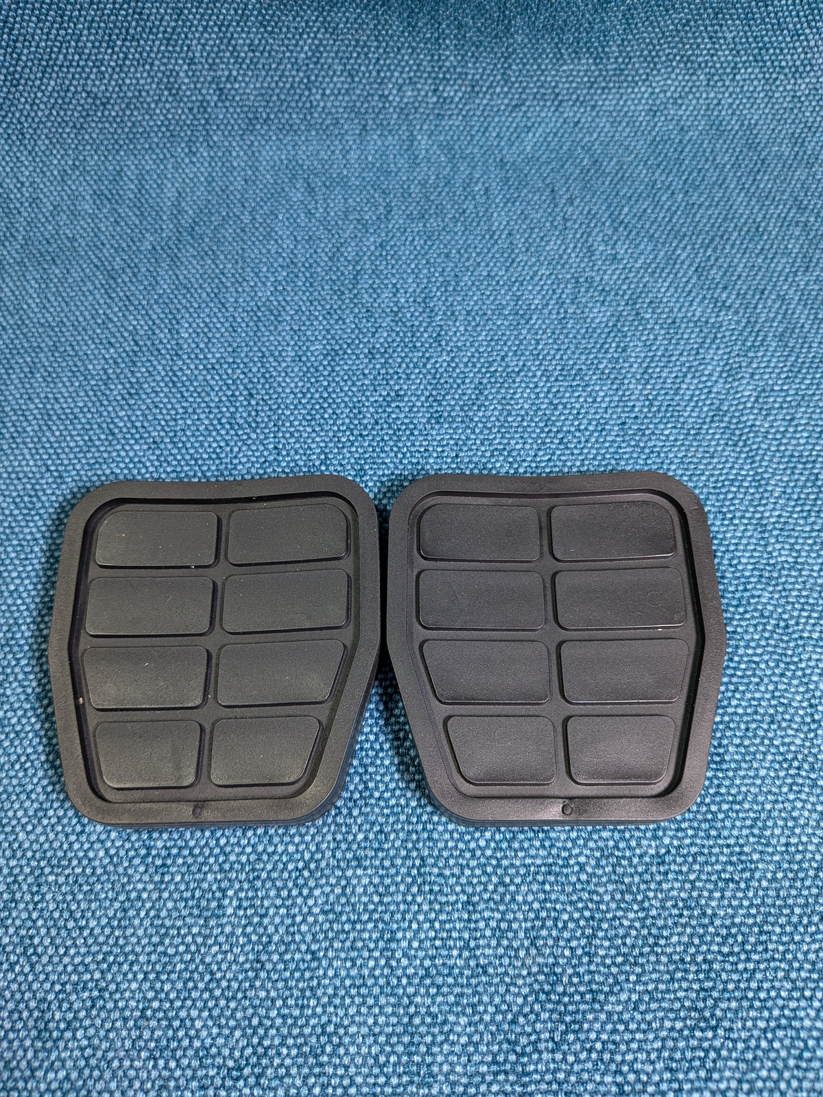 Gummi für Brems-/Kupplungspedal Golf/Jetta/2/T4 Bus/Polo 86C/Golf3/4/Santana/Derby/Passat/B1/B2/B3/B4/Audi 80/90/B2/B3/Coupe/Quattro 321721173 Neu