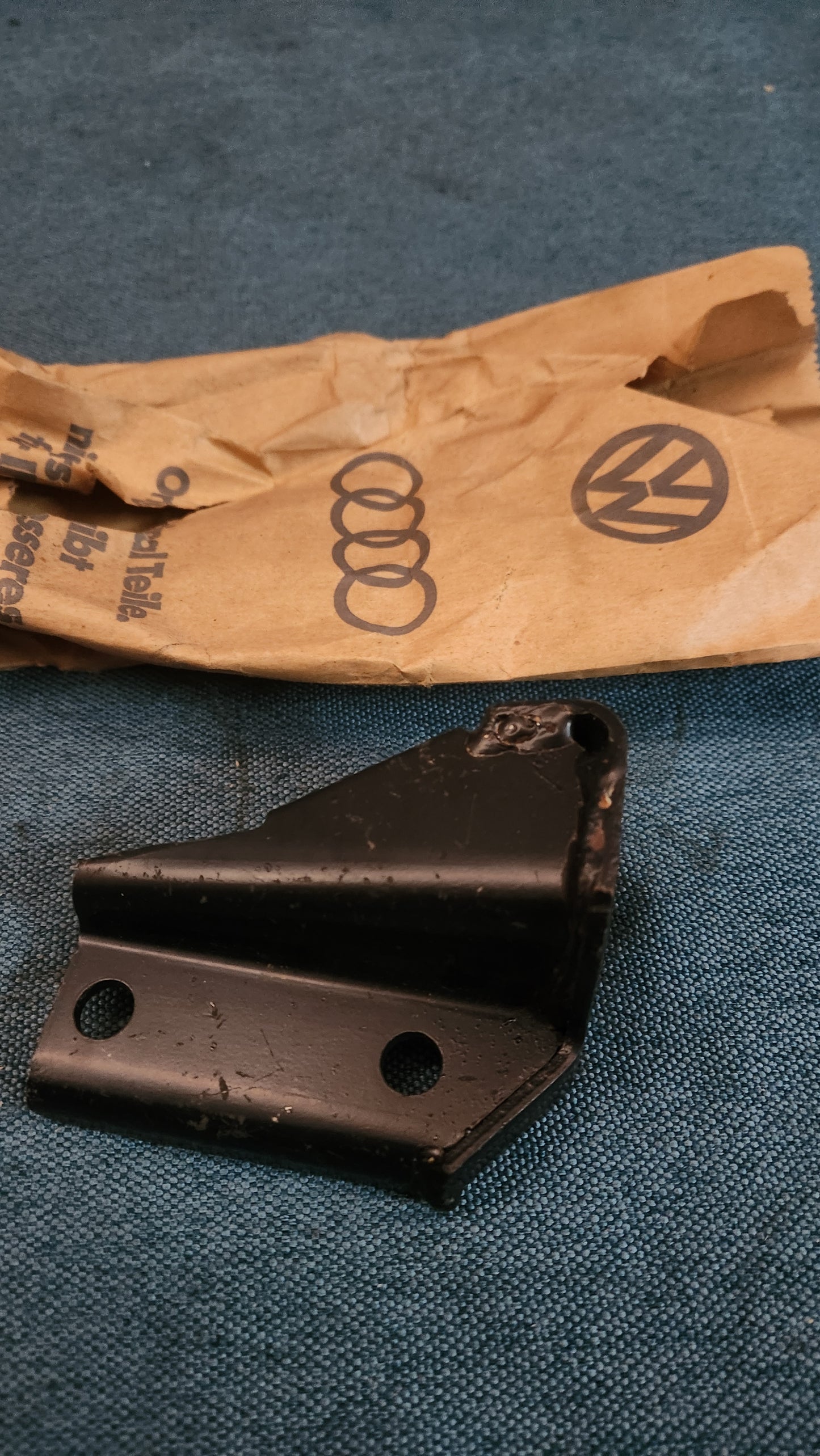 Audi 80 B1 Passat B1 Getriebehalter 80339911F Nos E9