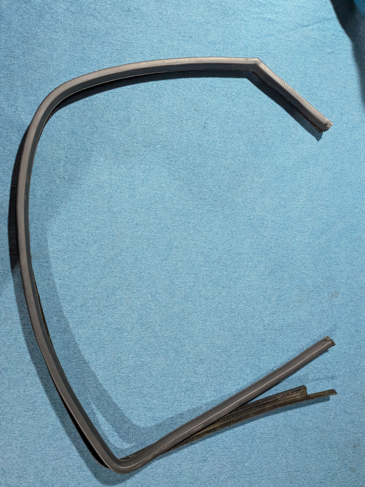 Fensterführung Gummidichtung vorne links oben 2 Türer Golf/Jetta/2/ 191837431H Gebraucht H2