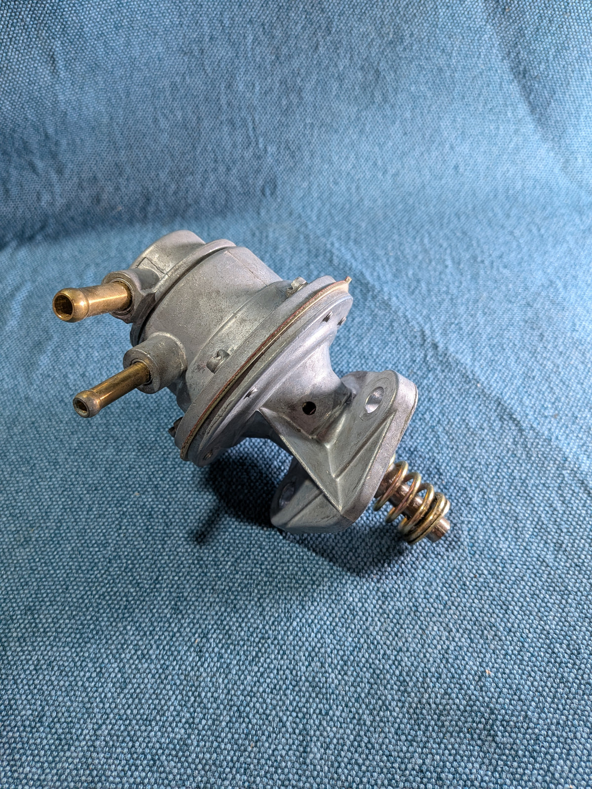 Kraftstoffpumpe für Vergaser 0,9L bis 1,3L Caddy14D/Golf/Jetta/1/2/Passat/B1/B2/Scirocco/1/2/Derby/Polo/1/86C/Audi 50 052127025J NOS F9