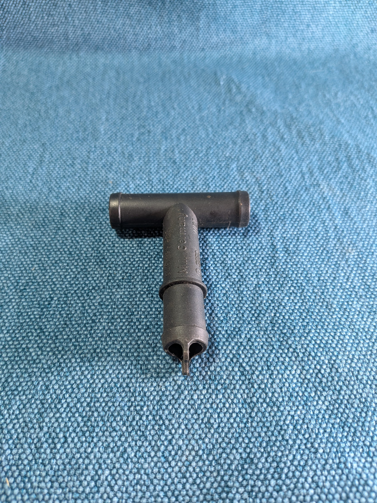 Crankcase ventilation nozzle for Passat B2/B3/Audi 80/90/B2/B3/100/200/C3 049133326 NOS C8