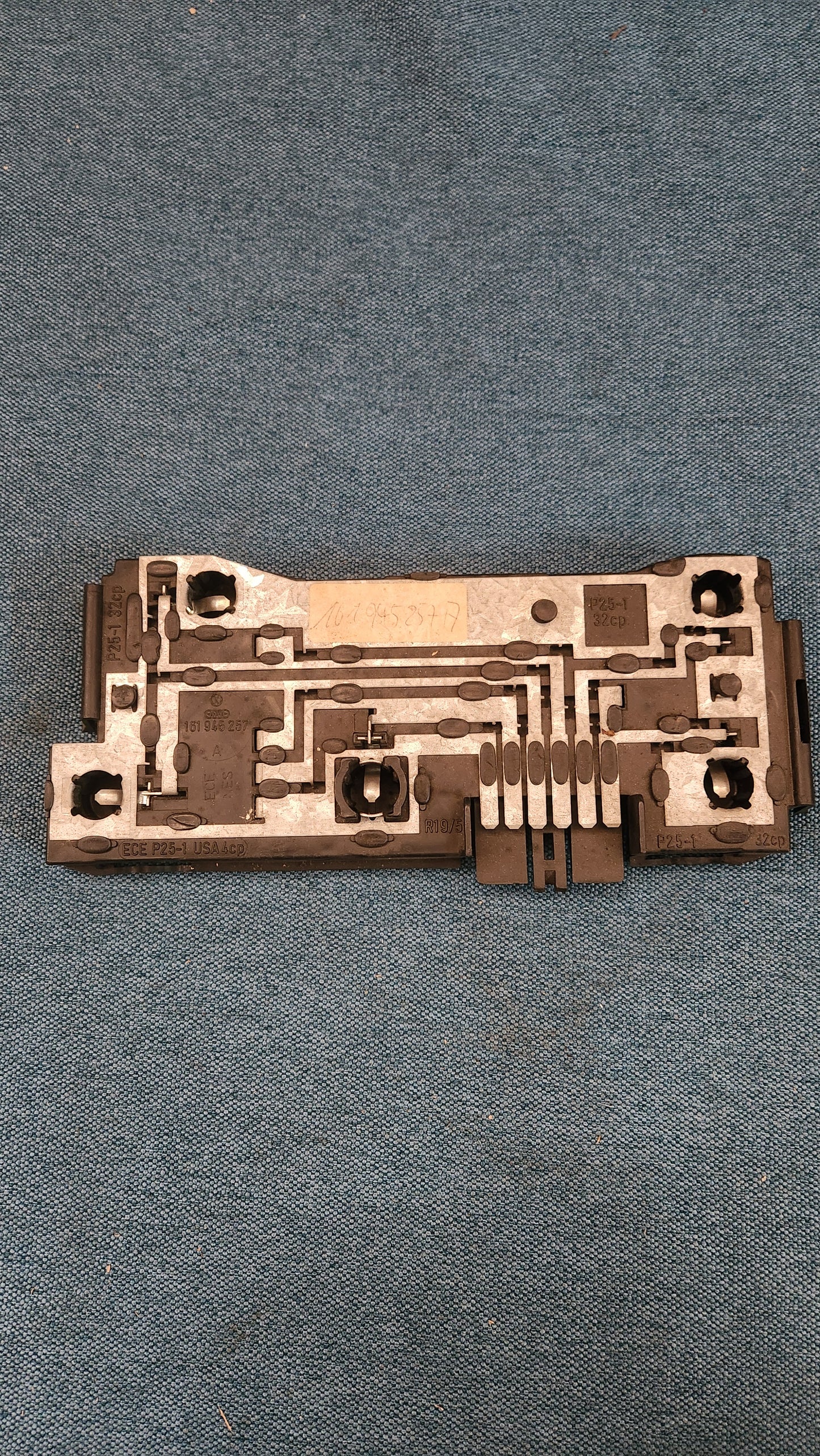 Lampenträger Rückleuchte Jetta 1 161945257 Nos E4