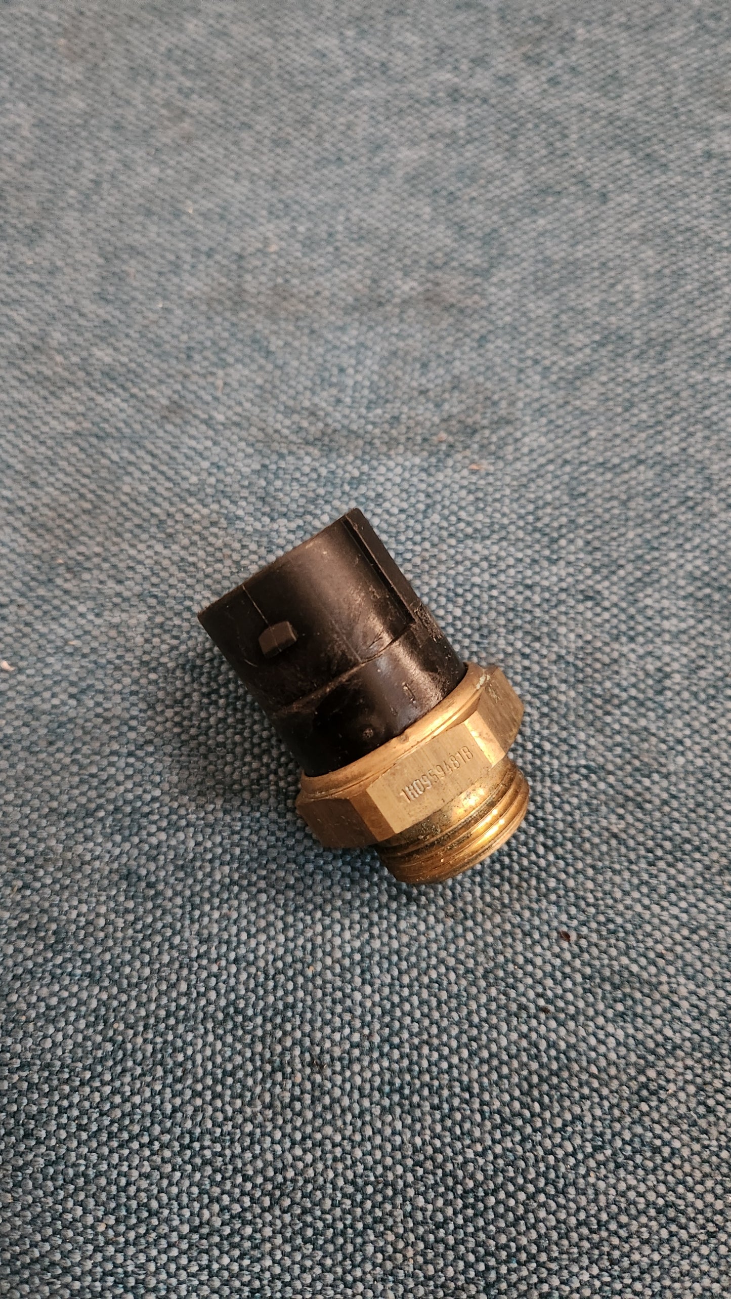 Thermoschalter Golf3/Vento/A3 8L 1H09594818 Nos J1