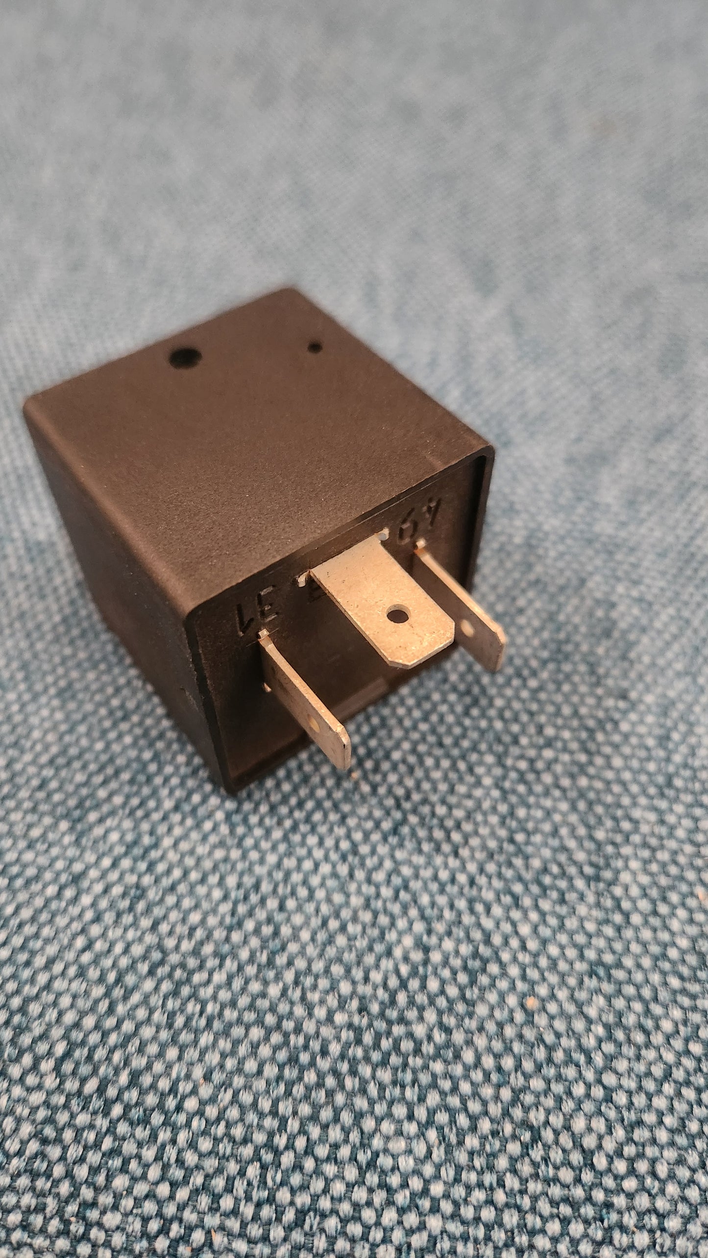 Flasher Relay Golf/Jetta/1/2/3/Vento/Beetle/Polo/86C/6N/Derby/K70/Type 4/Passat/B1/B2/B3/B4/Scirocco/1/2/Corrado/Iltis/T2/T3/T4 Bus/LT1/2/Caddy 14D/Audi 50/80/90/B1/B2/B3/B4/100/200/A6/C2/C3/C4/C5/A8 D2 52400001 New Old Stock/New M9