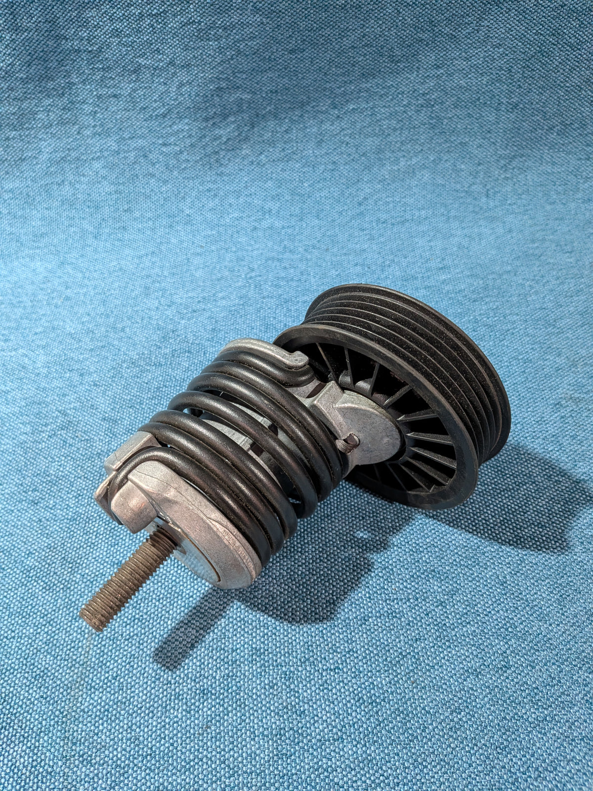 Ribbed V-belt tensioner alternator Passat 3B/BG/Audi A4 B5/A6 C5 7028903315M NOS A22