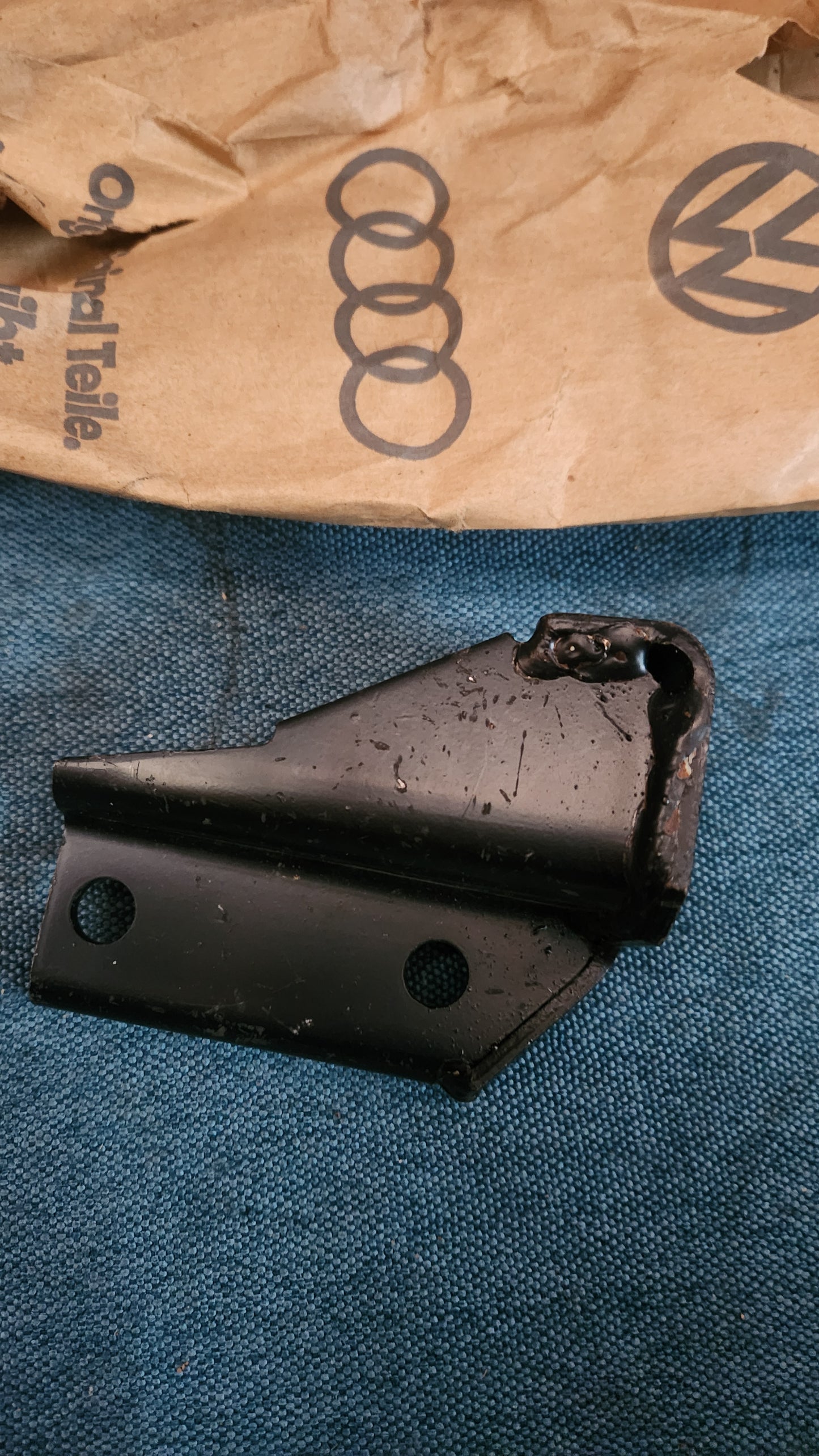 Audi 80 B1 Passat B1 Getriebehalter 80339911F Nos E9