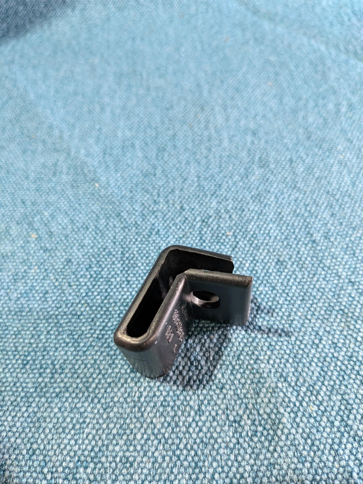 Klemversterking links hoedenplank Golf/1 171867815 NOS S6