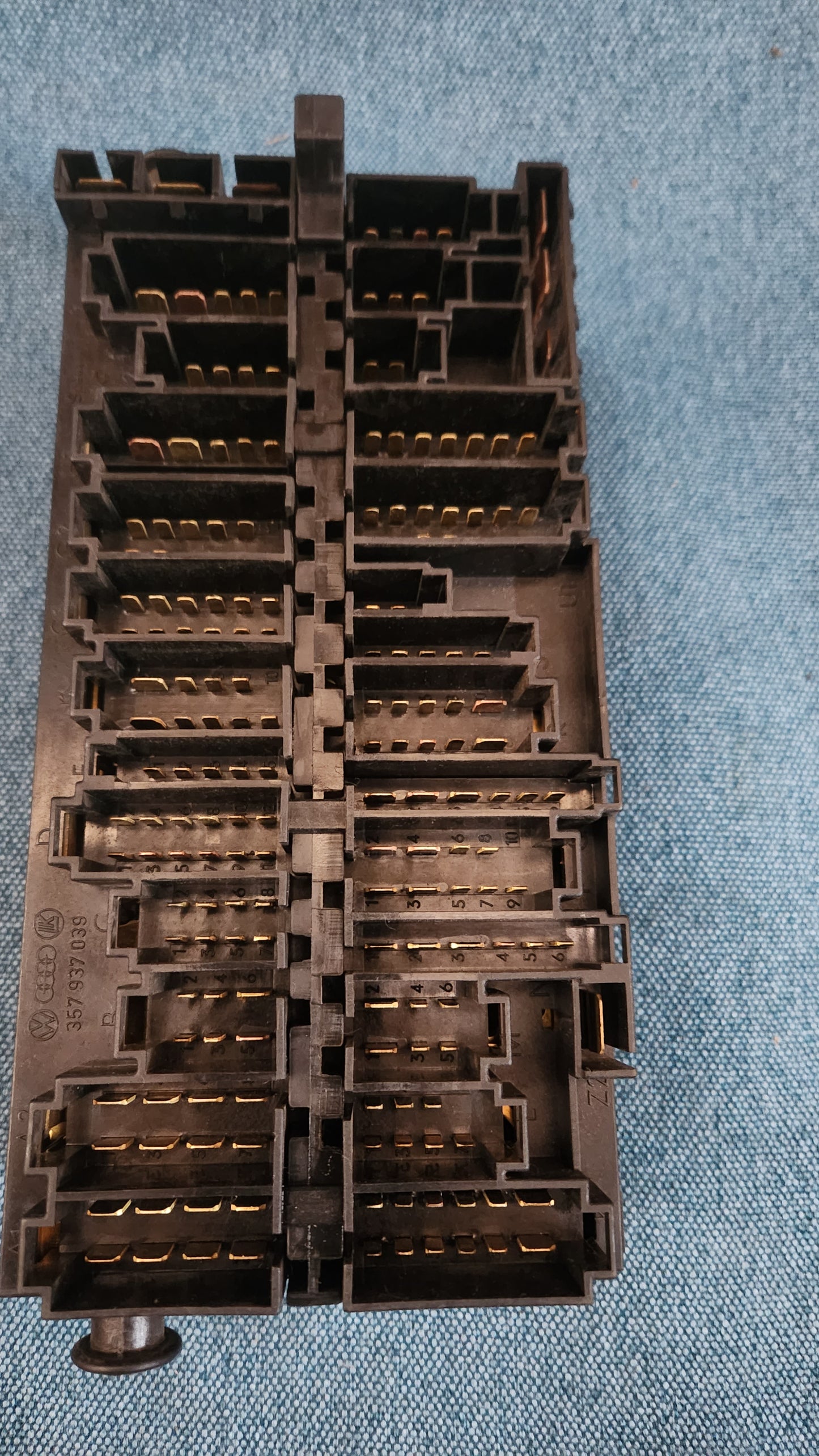 Fuse Box Golf3/4/Cabrio/Vento/Passat 35I B3/T4 Bus 357937039 Nos F9