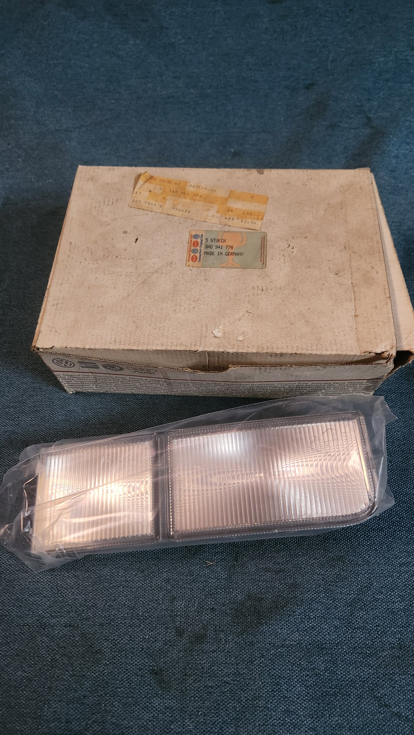 Passat 35I B4 Nebelscheinwerfer Blende rechts 3A0941778 Nos F9