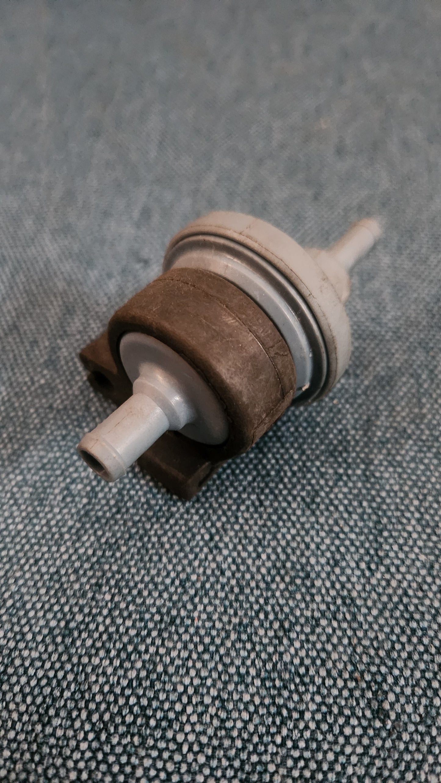 Vacuum Pump Tank Ventilation with Retaining Rubber Corrado/Golf 3/Vento/Passat B4/Polo 6N/Audi 80/90/B3/B4/100/200/C3/C4/V8/A6 C4 0280142155 Nos L7