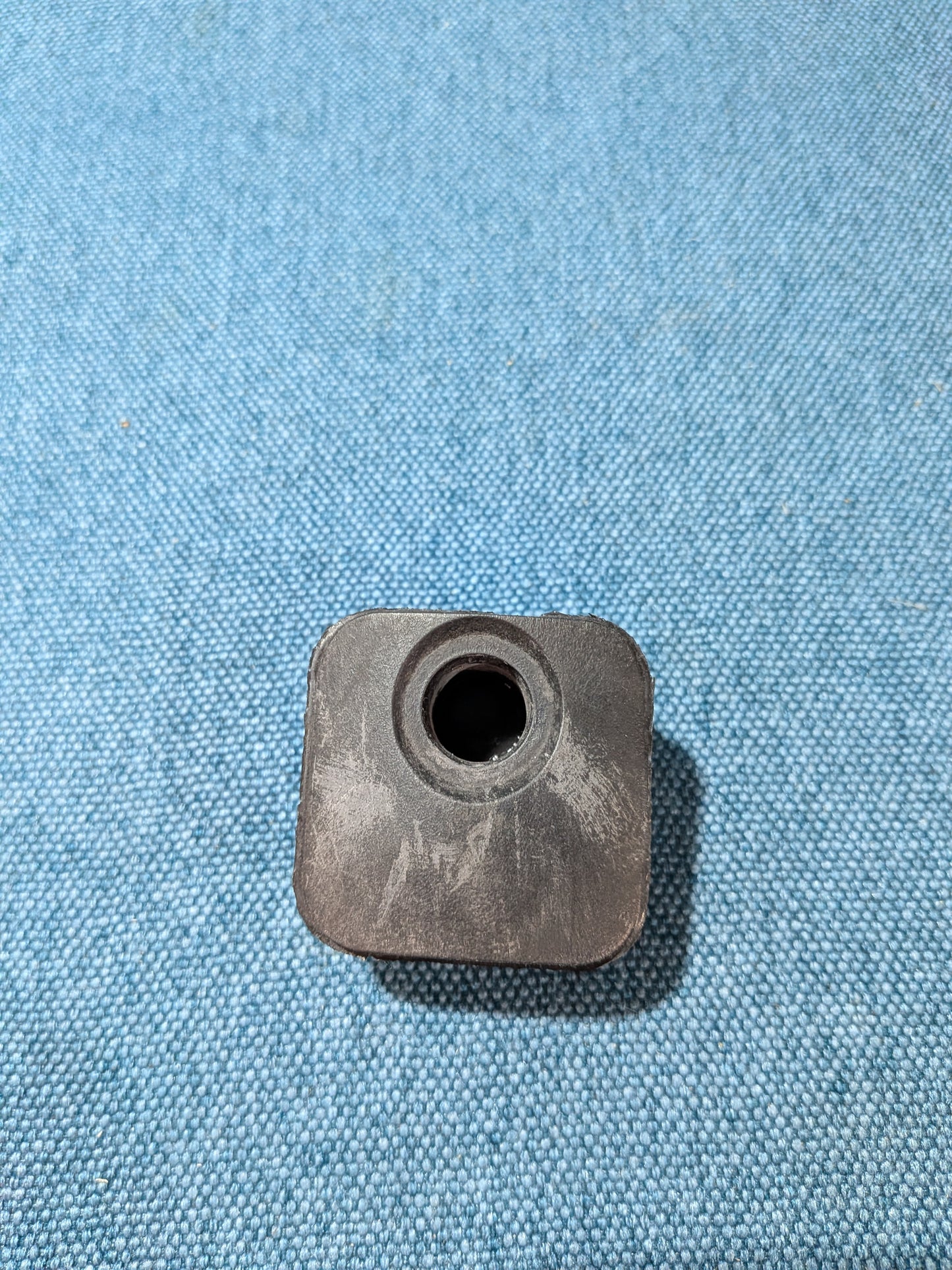 Gummilager Kühler Passat 3B/BG/Audi A2/A4 B5/A6 C5 8D0121276 NOS A6