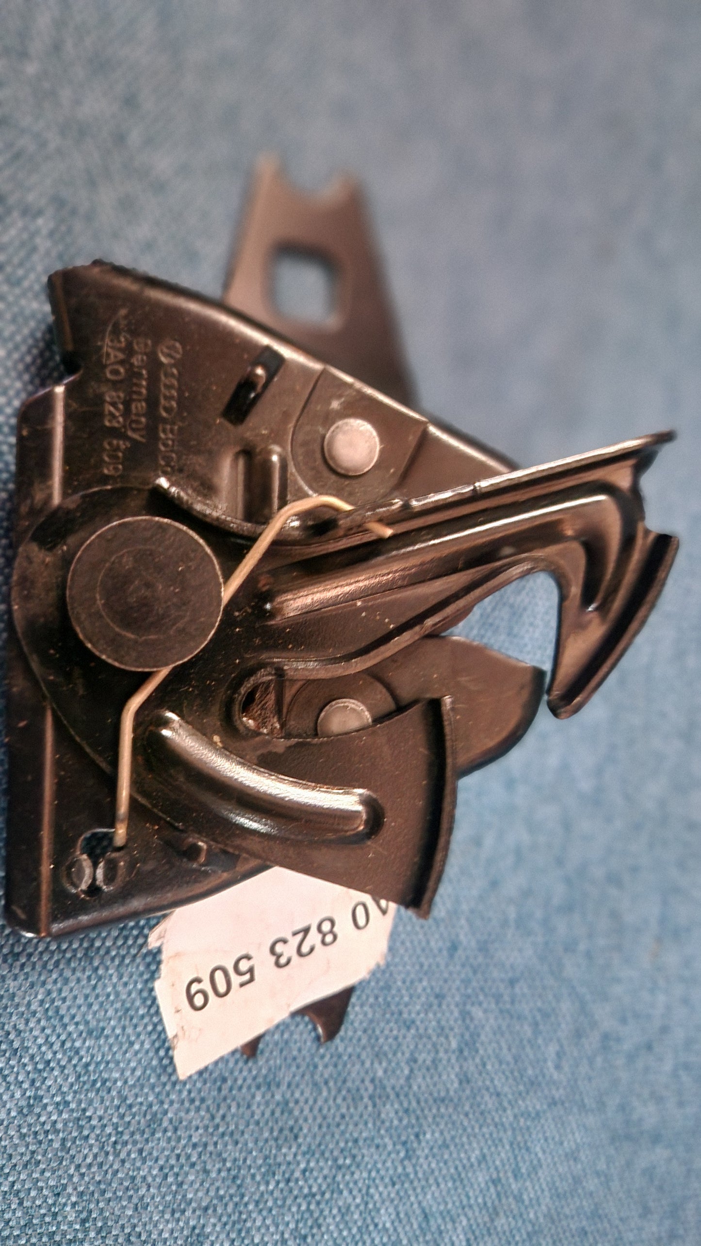 Passat 35I B4 Hood Lock Engine Hood Nos 3A0823509