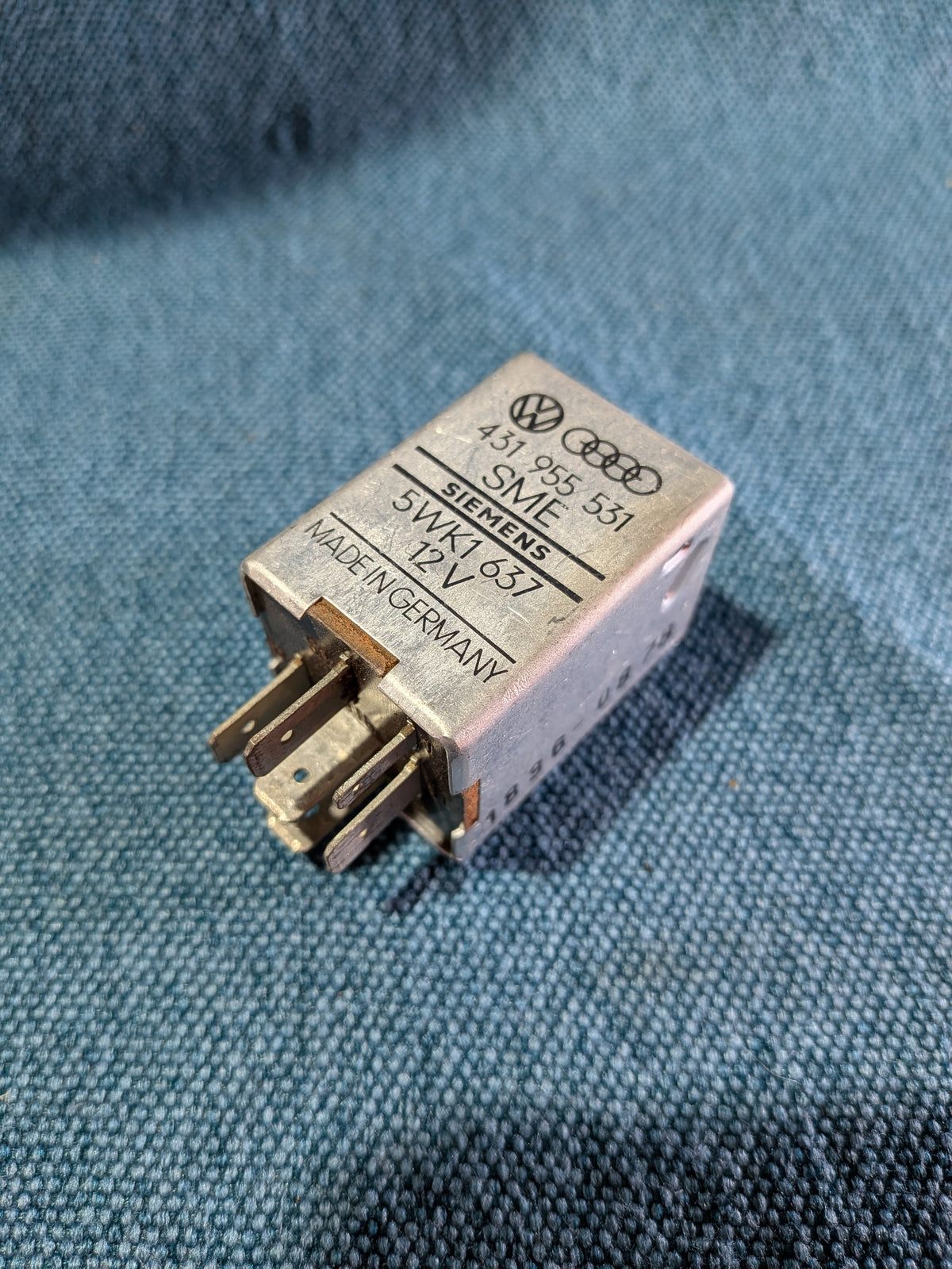 Scheibenwischer Relais 229 Caddy 2 9KV/Golf/Jetta/1/2/3/Vento/LT1/Lupo/Passat/B1/B2/B3/B4/Polo/86C/6N/Sharan/T3/T4 Bus/Porsche/928/924/944/968/Audi/80/90/B1/B2/B3/B4/100/200/C2/C3/C4/A4 B5/A6 C4/A8 D2 431955531 Gebraucht B16