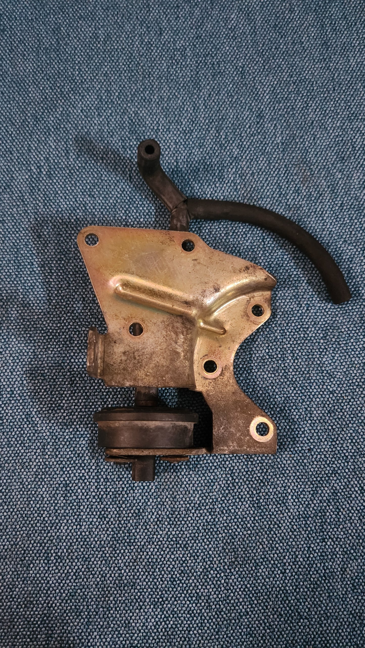 Halter mit Unterdruckdose Drosselklappensteller Pierburg 2E2 Golf/Jetta/Scirocco/2 72098710 Gebraucht M8