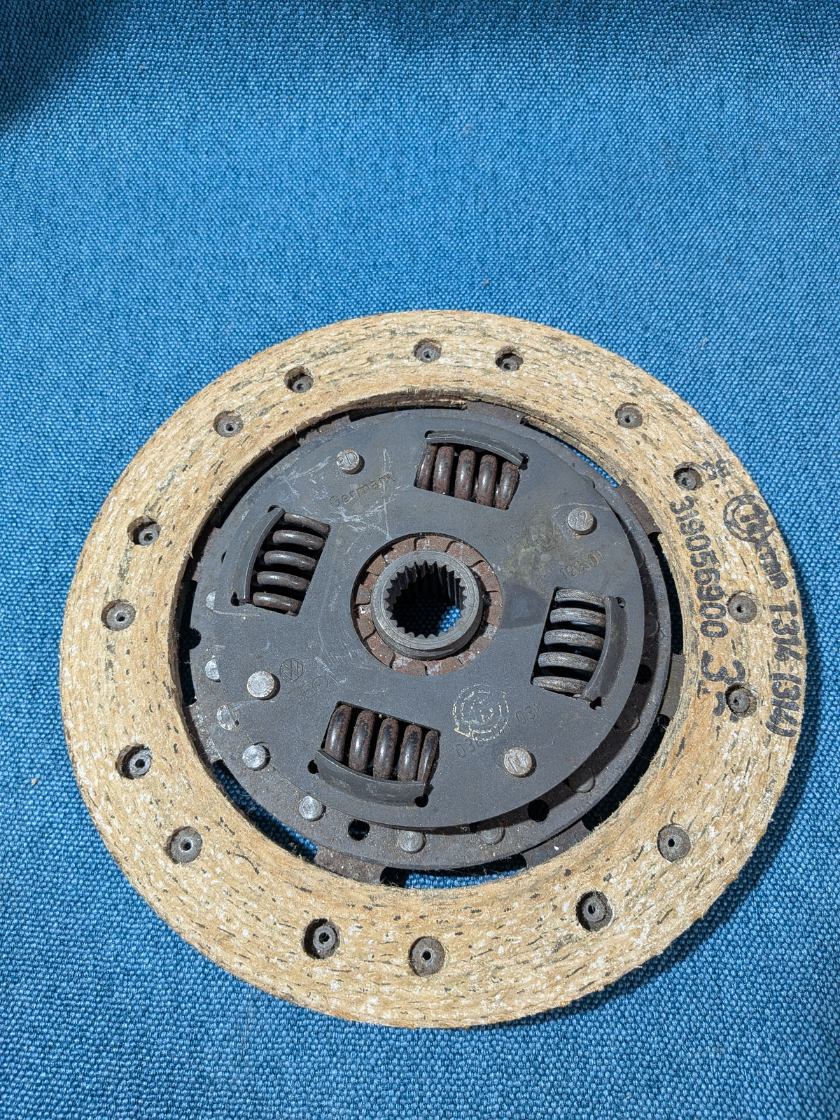 Kupplungsscheibe Caddy 2 9KV/Derby/Golf/Jetta/1/2/3/Vento/Passat/B1/B2/B3/B4/Polo/86C/6N/Audi 80/90/B1/B2 036141031 NOS B13